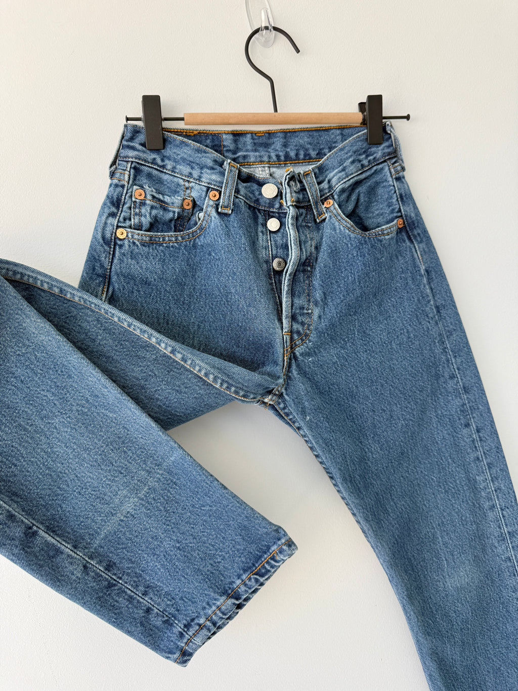 W23 L31 vintage Levis 501s 22/23” measured medium dark blue fade 501s Y2K
