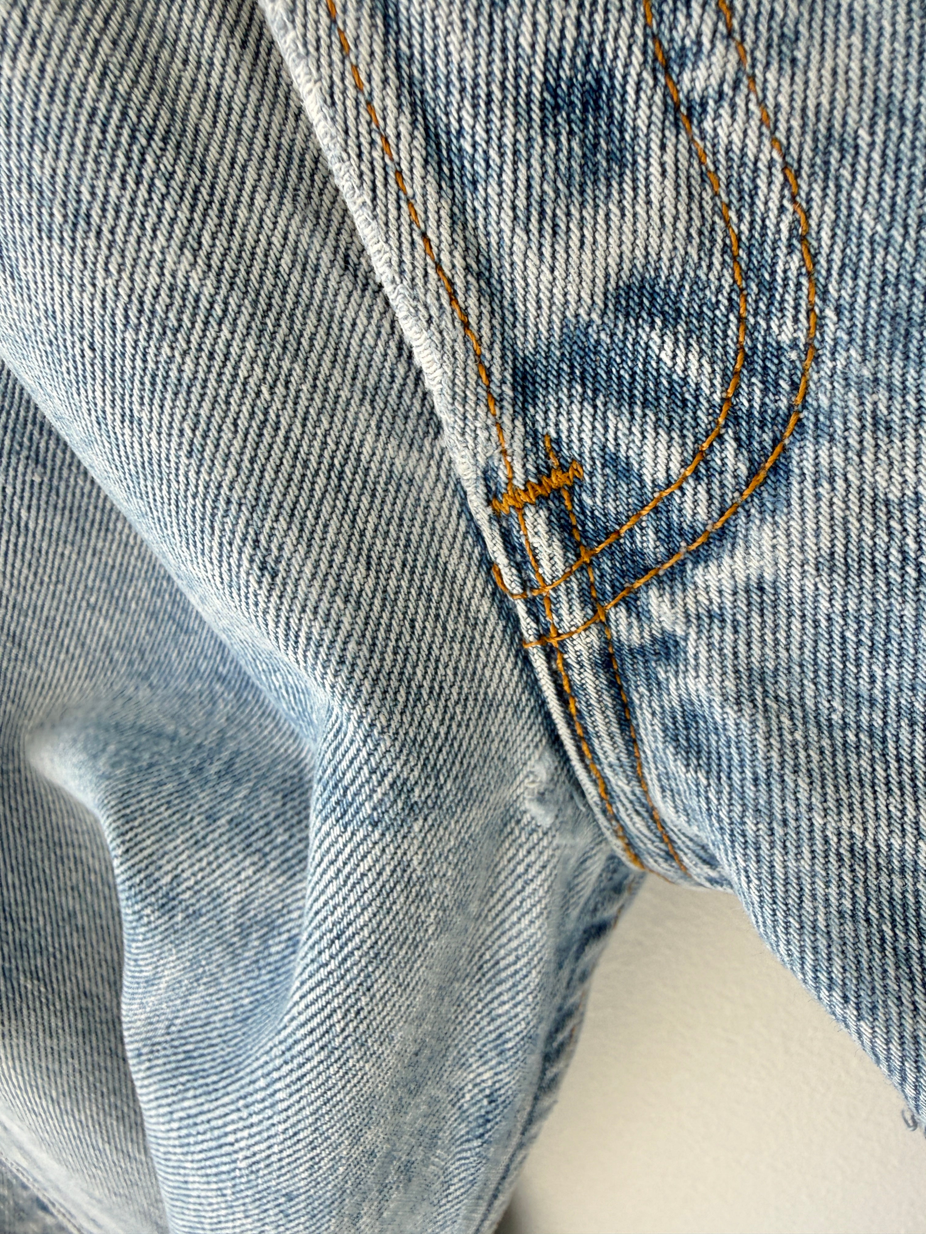 W31 L30 vintage Levis 501 30/31” measured waist medium faded blue 501s amazing fade 90s USA denim