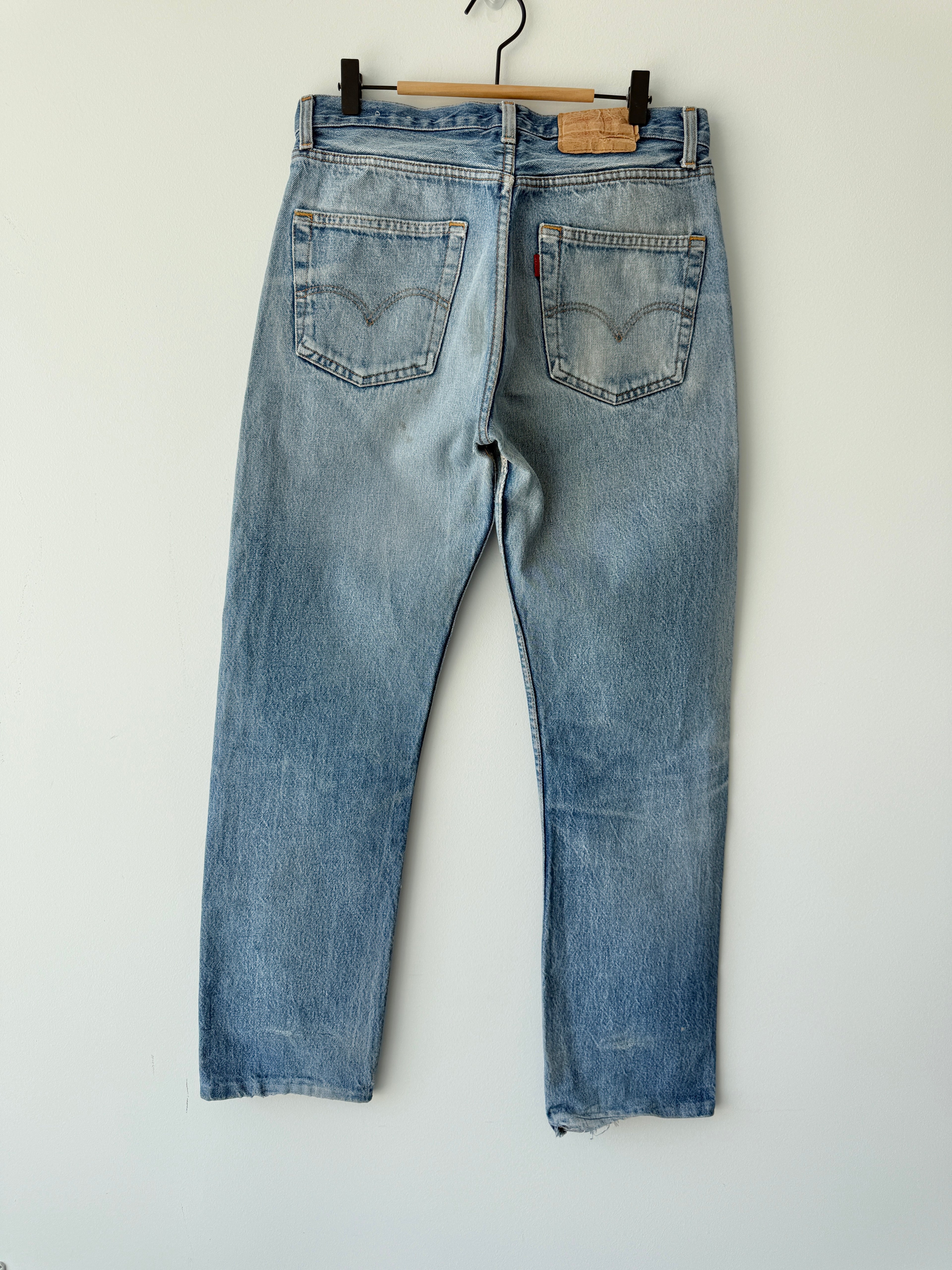W30 L31 vintage Levis 501 29/30” measured waist medium faded blue 80s 501s