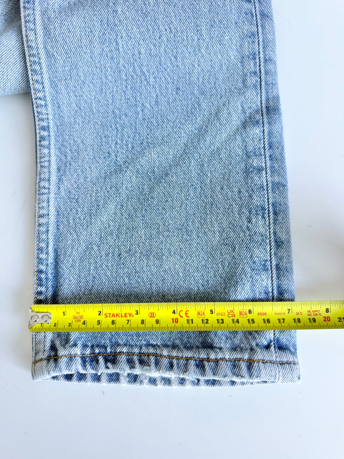 W25 L29 vintage Levis 501 light blue faded 24/25” measured waist 90s levis 501s