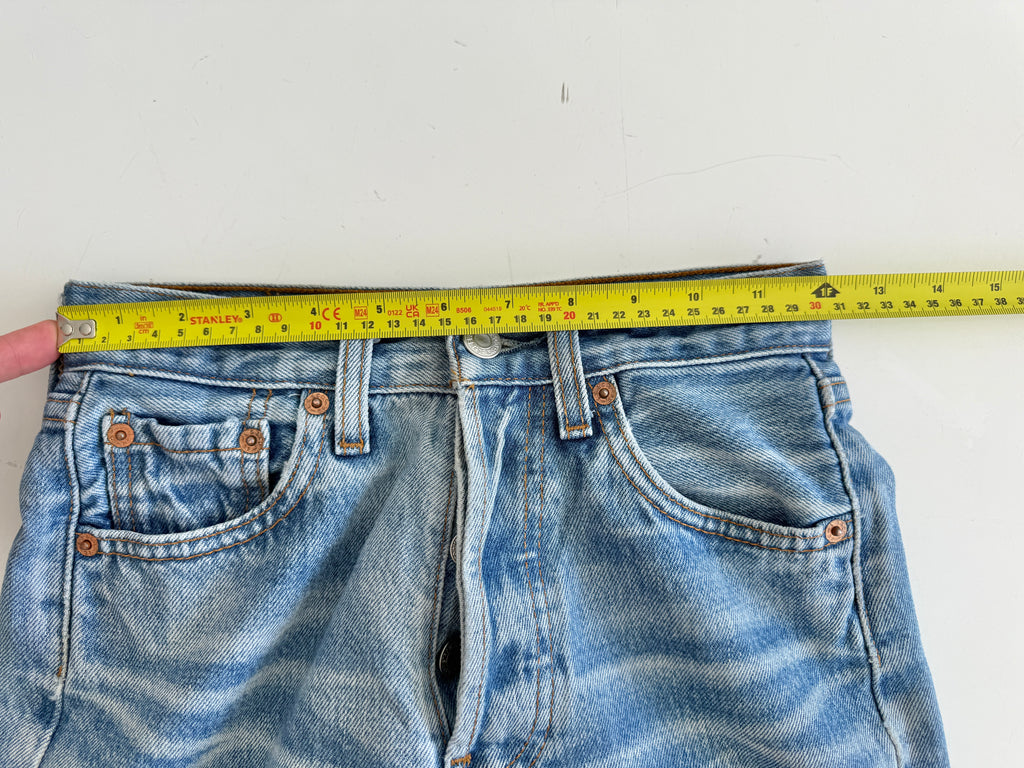 Soft W23 L29 vintage Levis 501 22-24” measured waist medium faded whisker blue 501s 90s