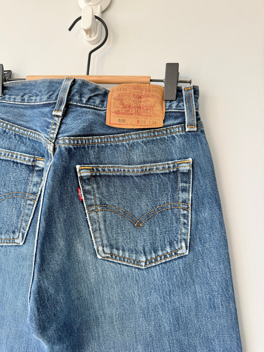 W27 L33 vintage Levis 501 26-27” dark f blue 90s Levi’s 501s USA