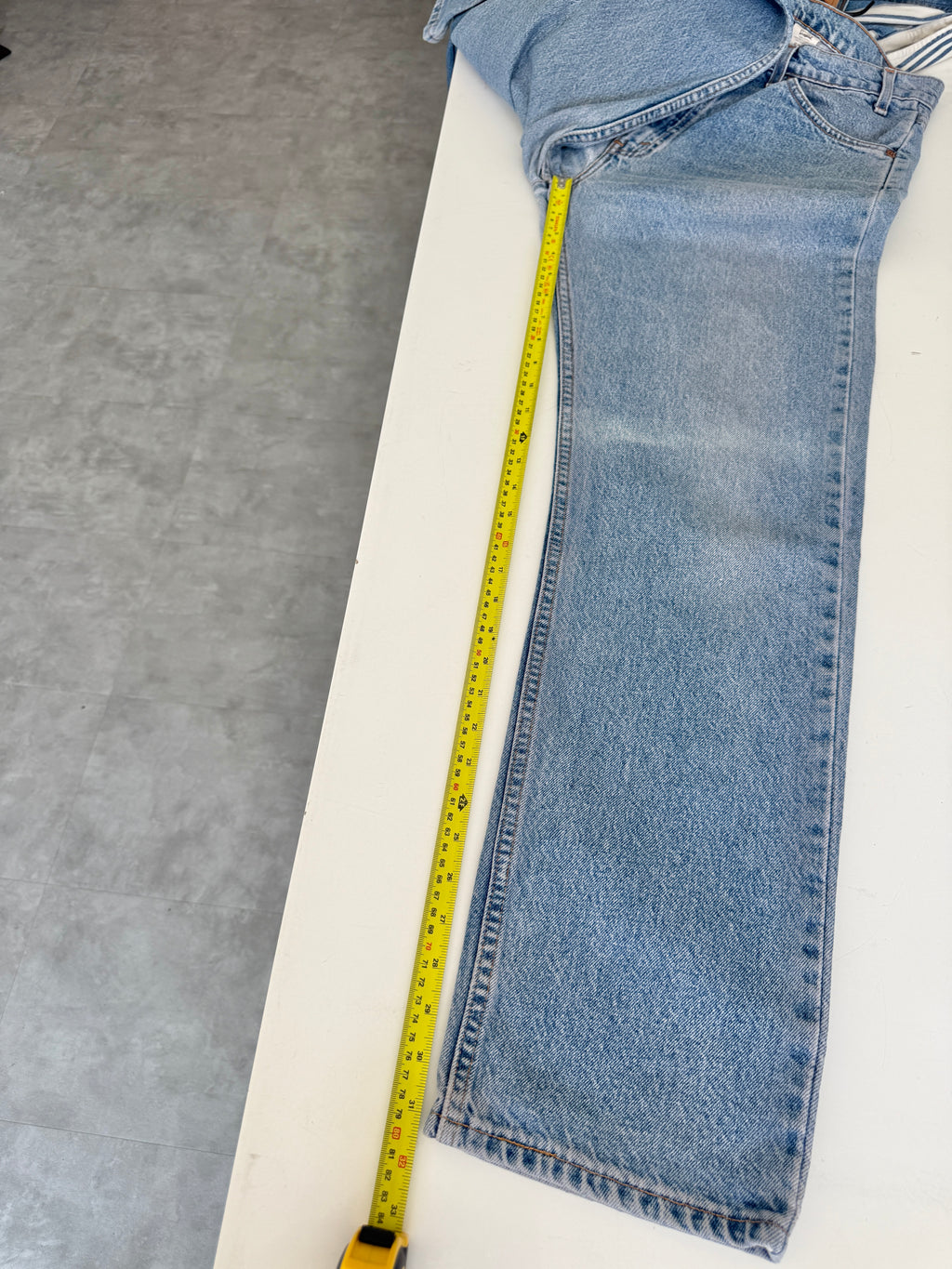 W31 L31 vintage Levis 505 30/32” measured waist medium blue faded  90s 505s