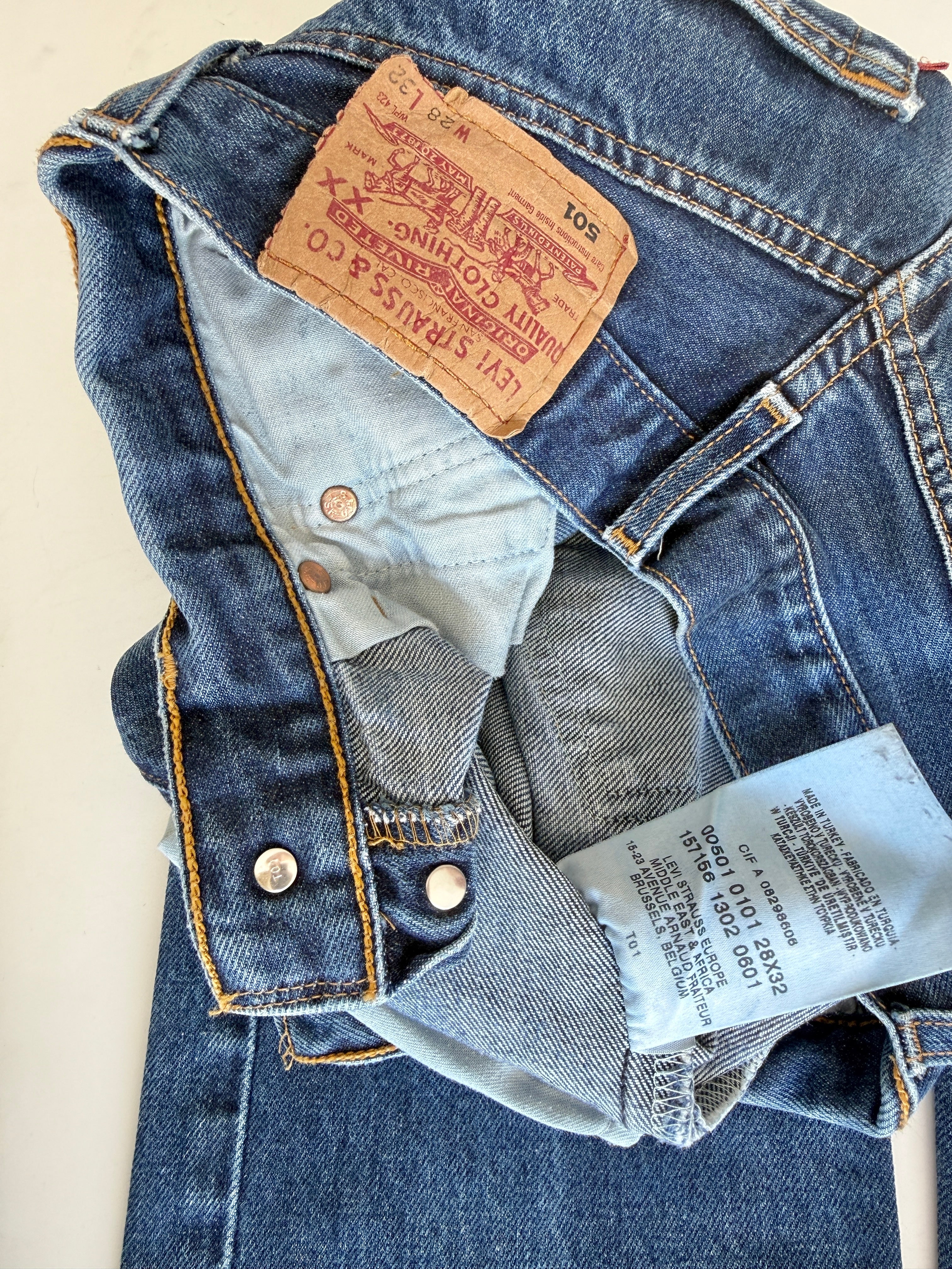 W26 L30 vintage Levis 501 25/26” measured waist dark faded blue 501s Y2K