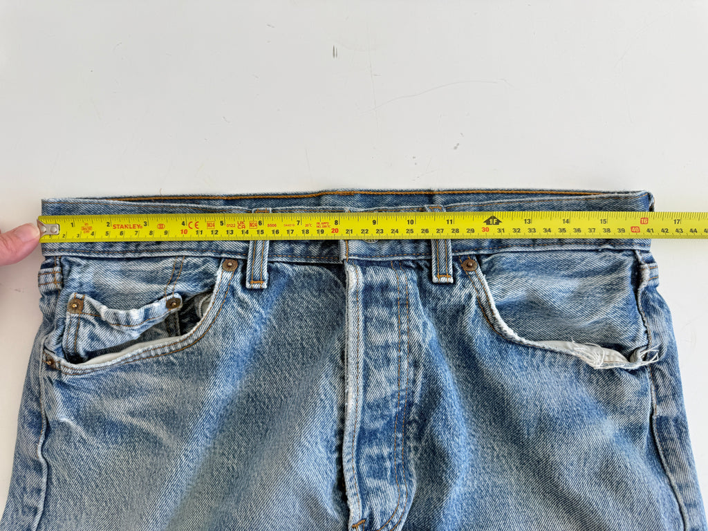 W32 L30 vintage Levis 501s 31/32” measured medium light blue fade 501s 80s