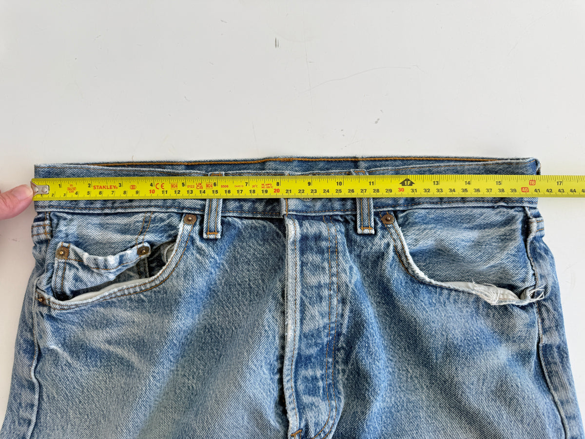W32 L30 vintage Levis 501s 31/32” measured medium light blue fade 501s 80s