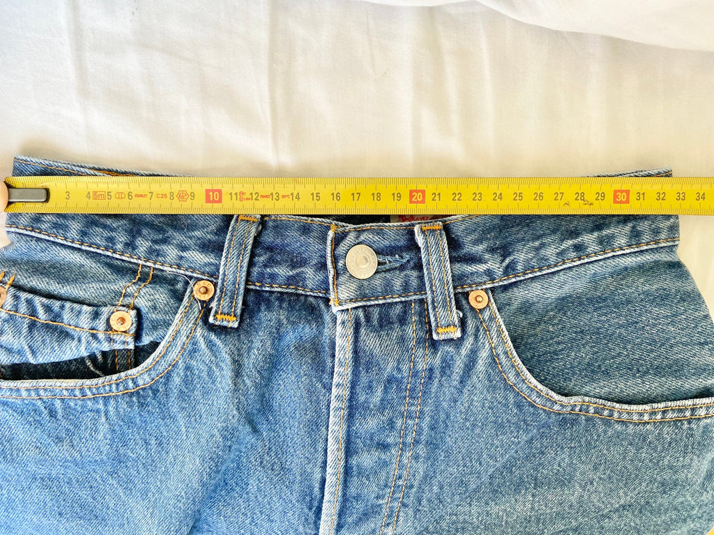 Vintage levis w25” 901 jeans made in USA