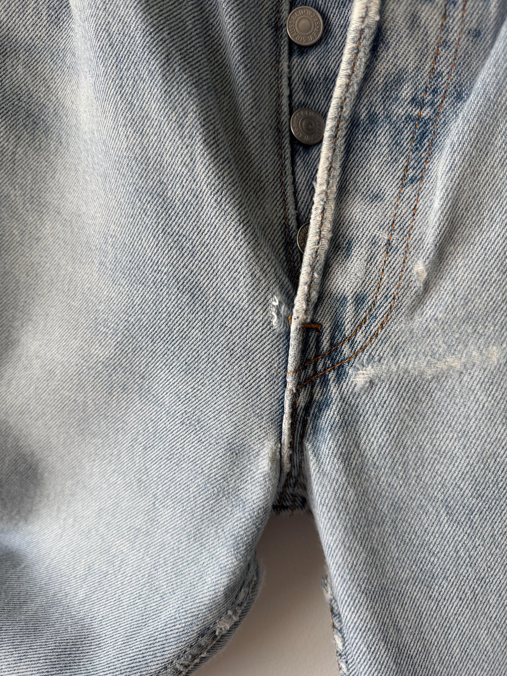 W31 L31 vintage Levis 501 30-31” measured waist light blue very distressed faded denim made in USA 90s