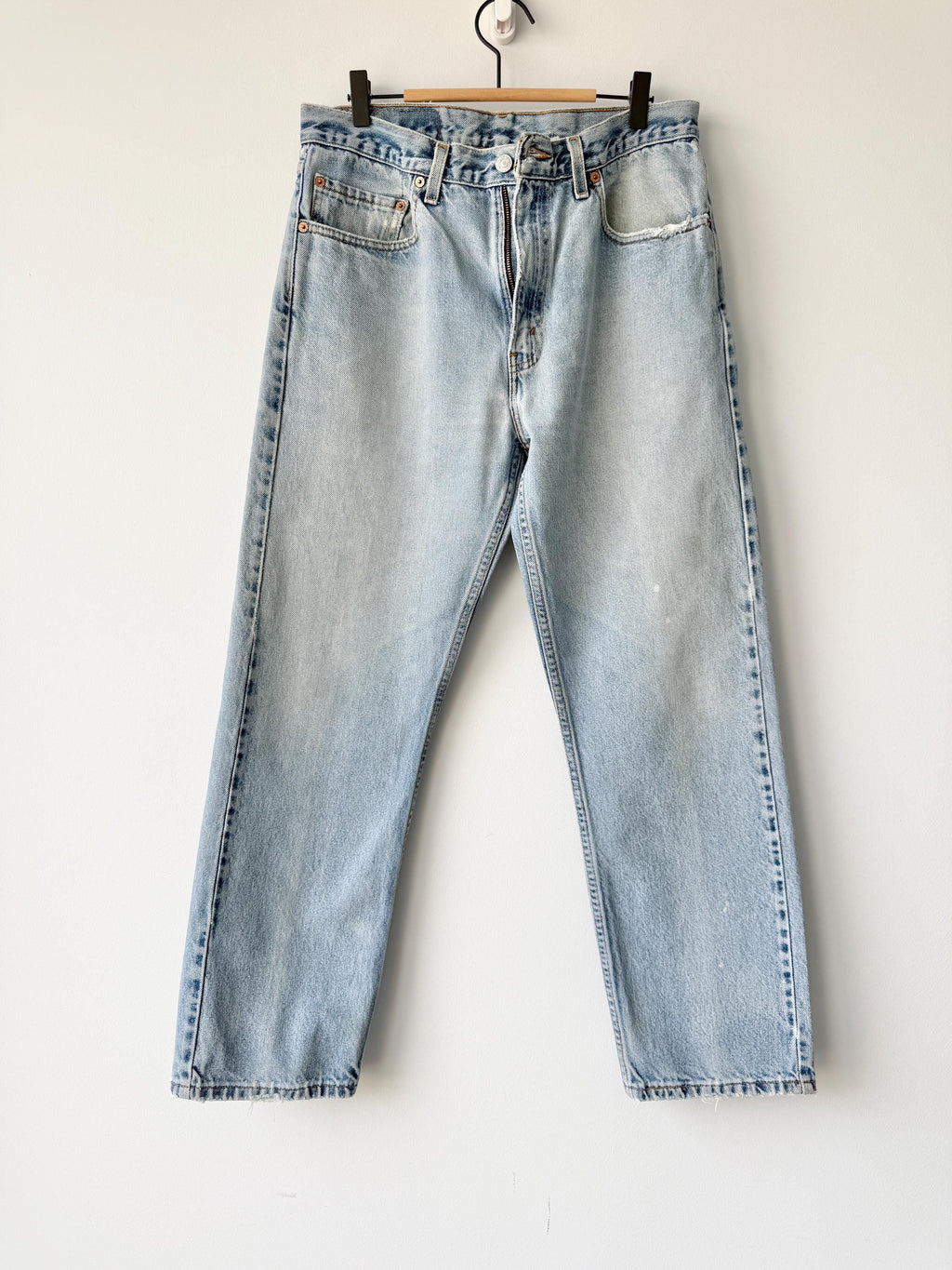 W31 L28 vintage Levis 505 31” measured waist faded light blue made