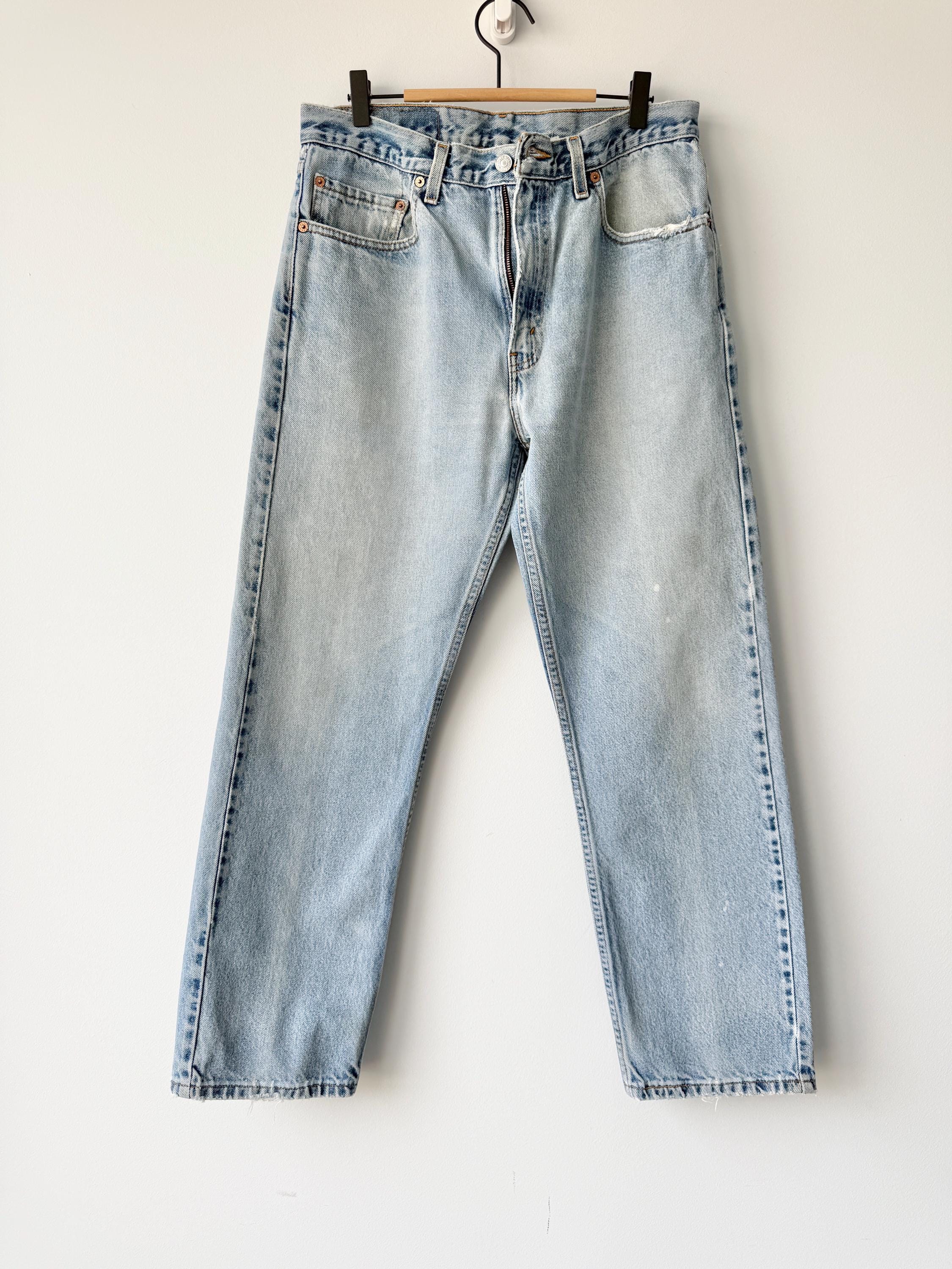 W31 L28 vintage Levis 505 31” measured waist faded light blue made