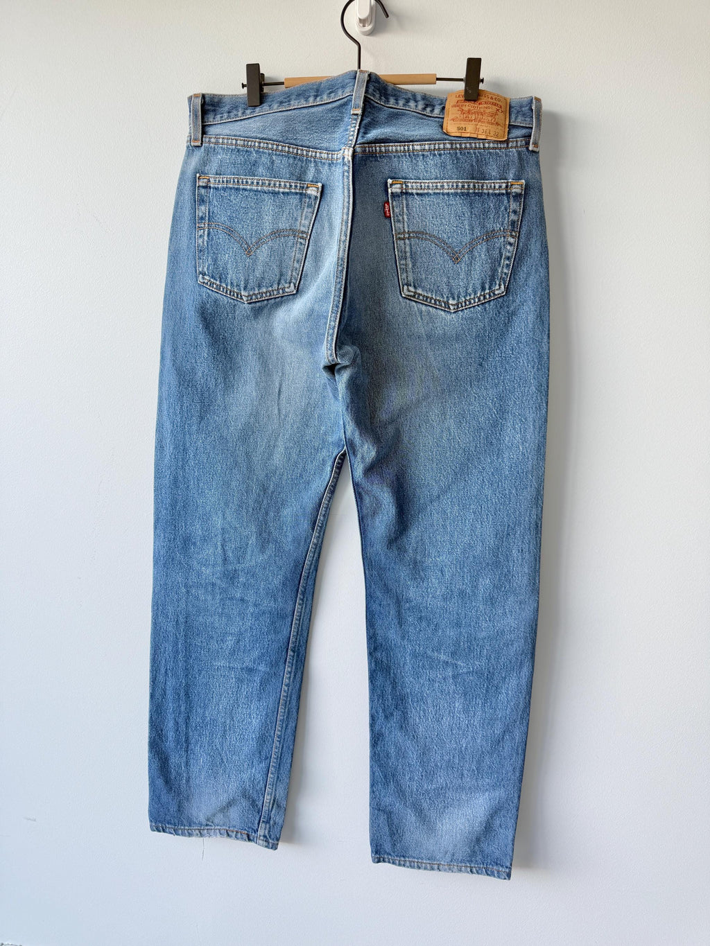 W34 L31 vintage Levis 501 33-34” measured whiskers faded dark blue made in USA 90s