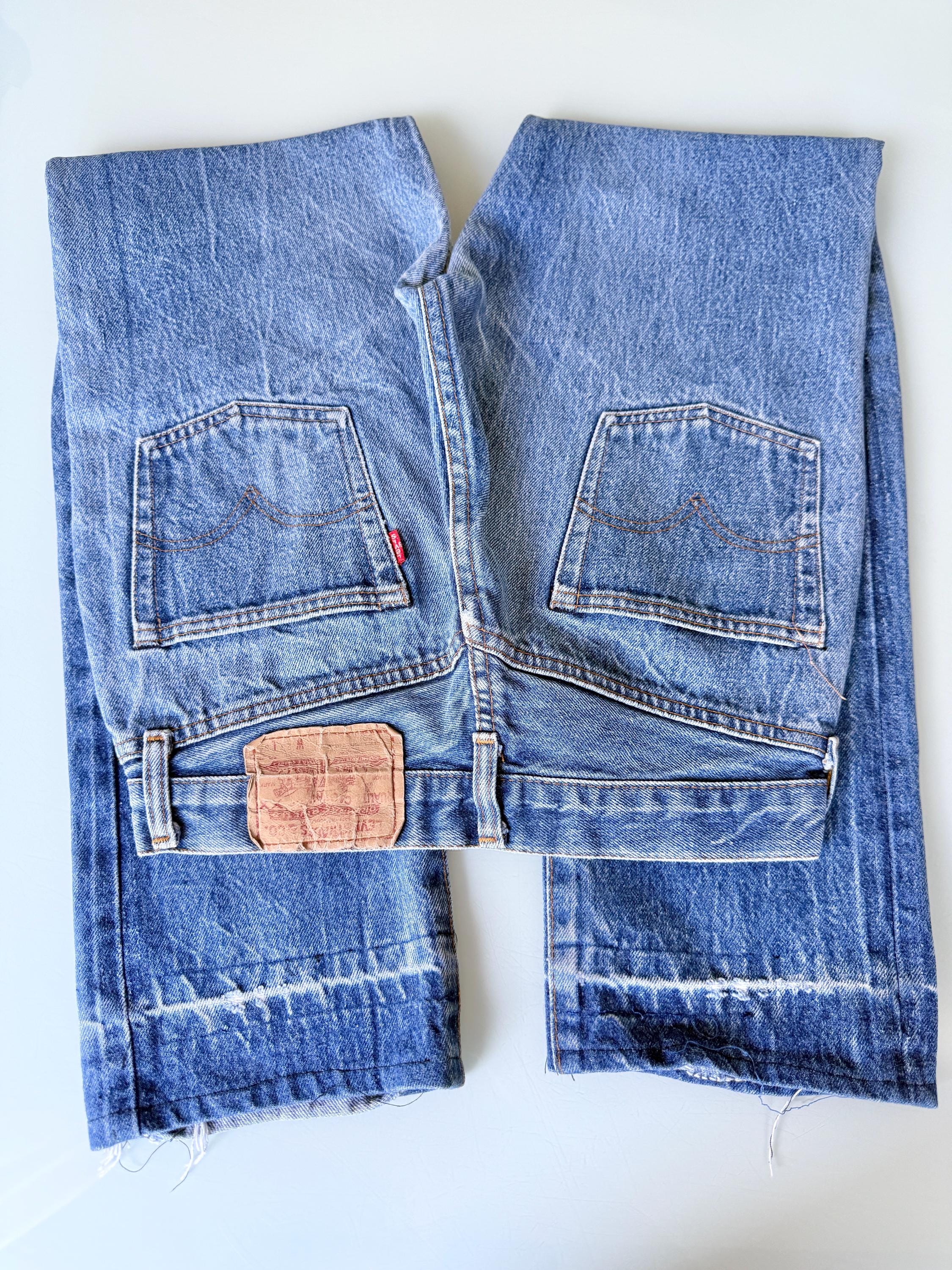 W26 L28 Levis 501 vintage 25-26” measured waist raw dark blue faded  made in 70s France  hol
