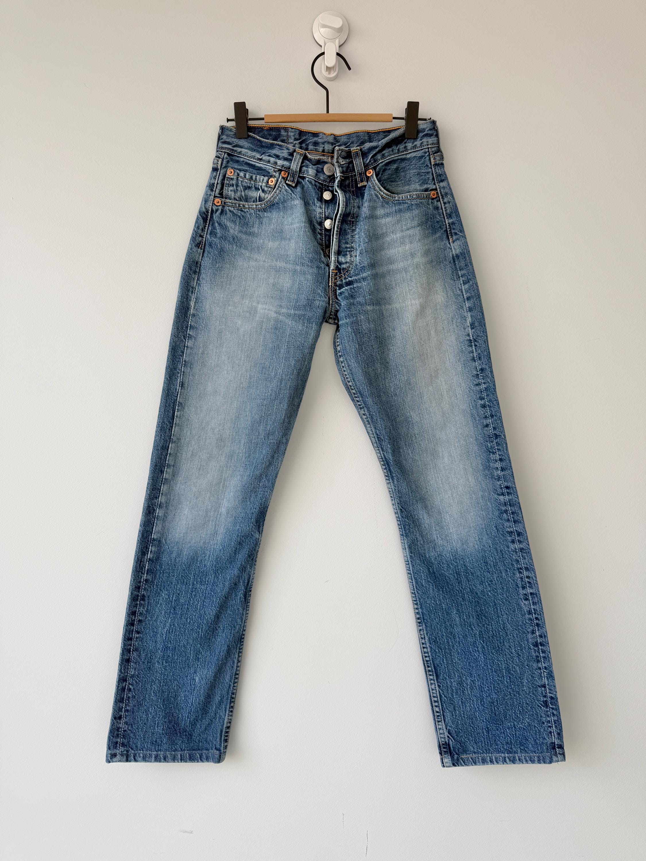 W25 L28 Levis 501 vintage 25” measured waist medium faded blue whiskers made in y2k