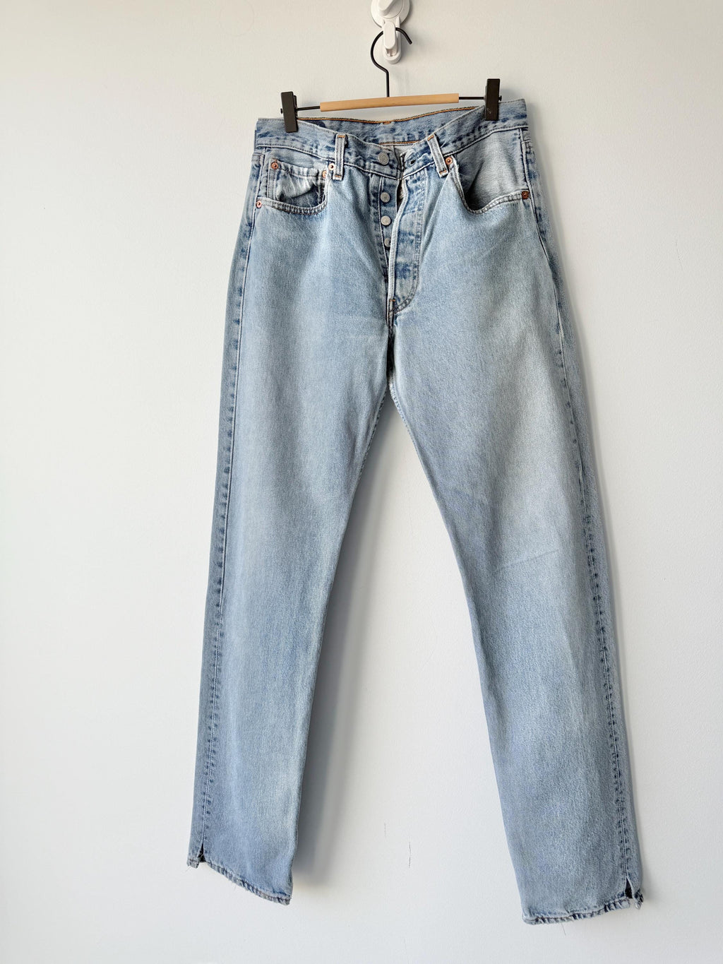 W29 L35 vintage Levis 501 29” measured stone wash light blue made in USA 90s