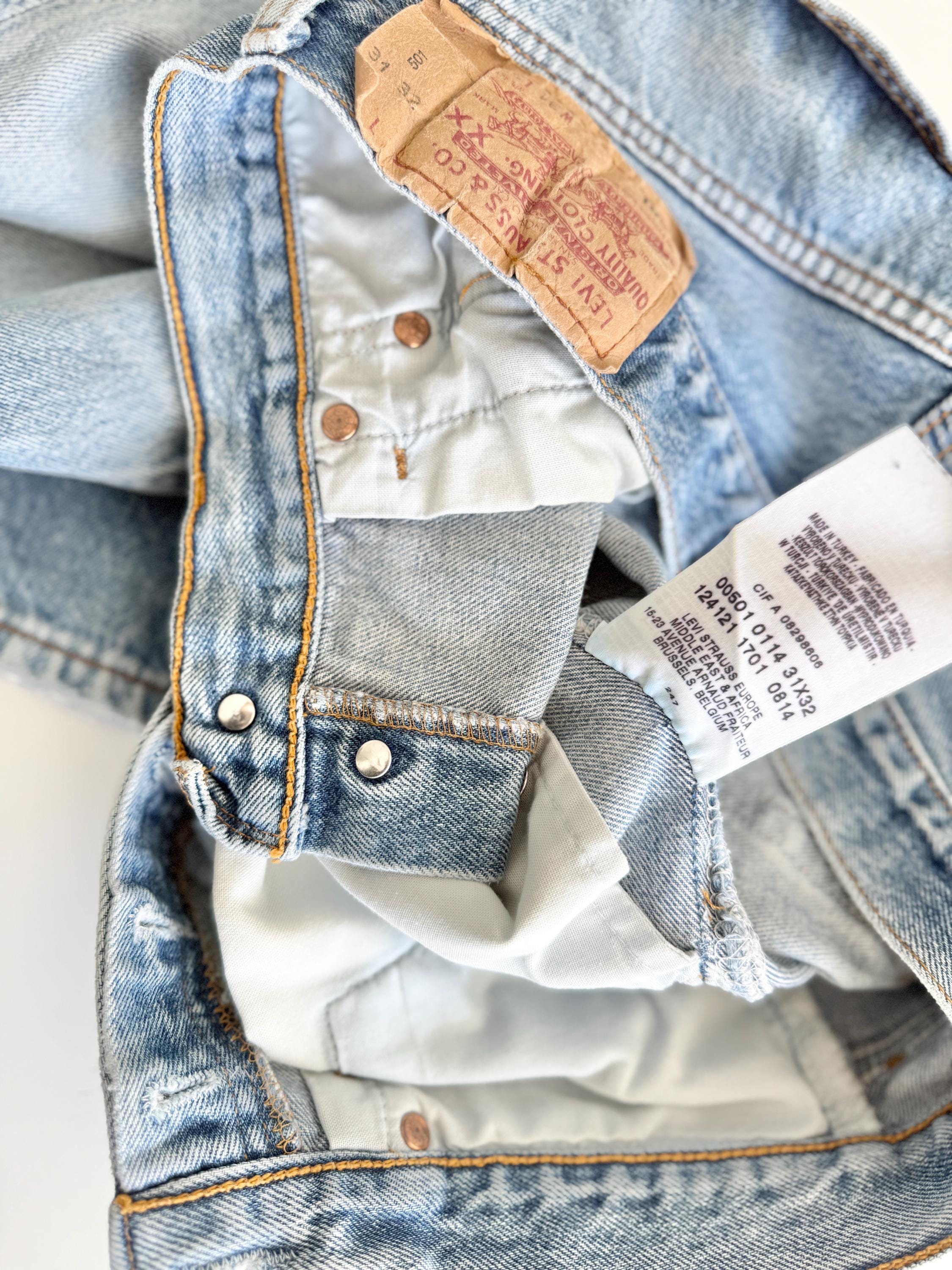 W29 L30 vintage Levis 501 28-29” measured waist faded medium blue made in y2k