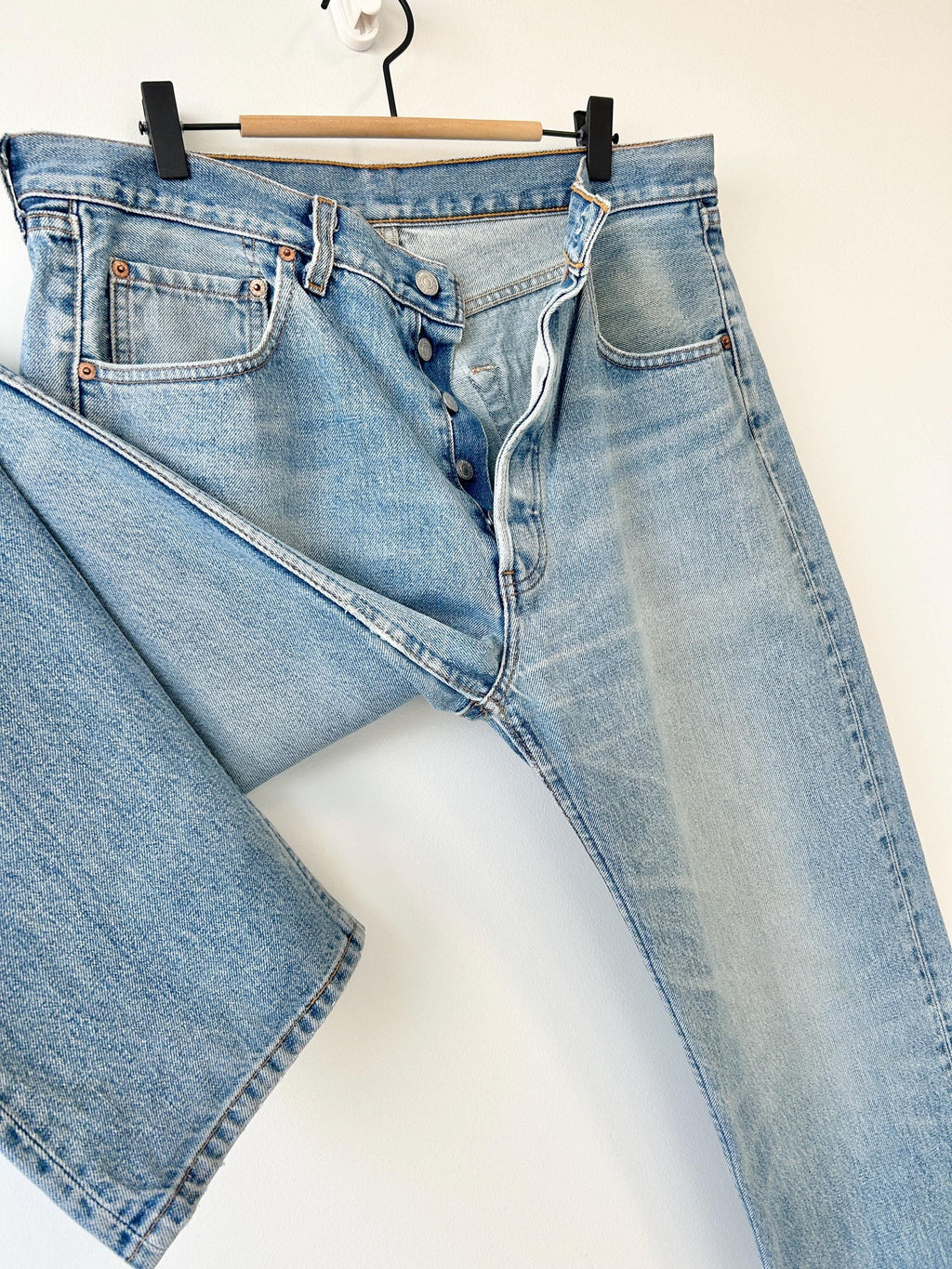 w35 L33 Levis 501 vintage medium faded blue straight leg made in USA 501 vintage 501  w33-35