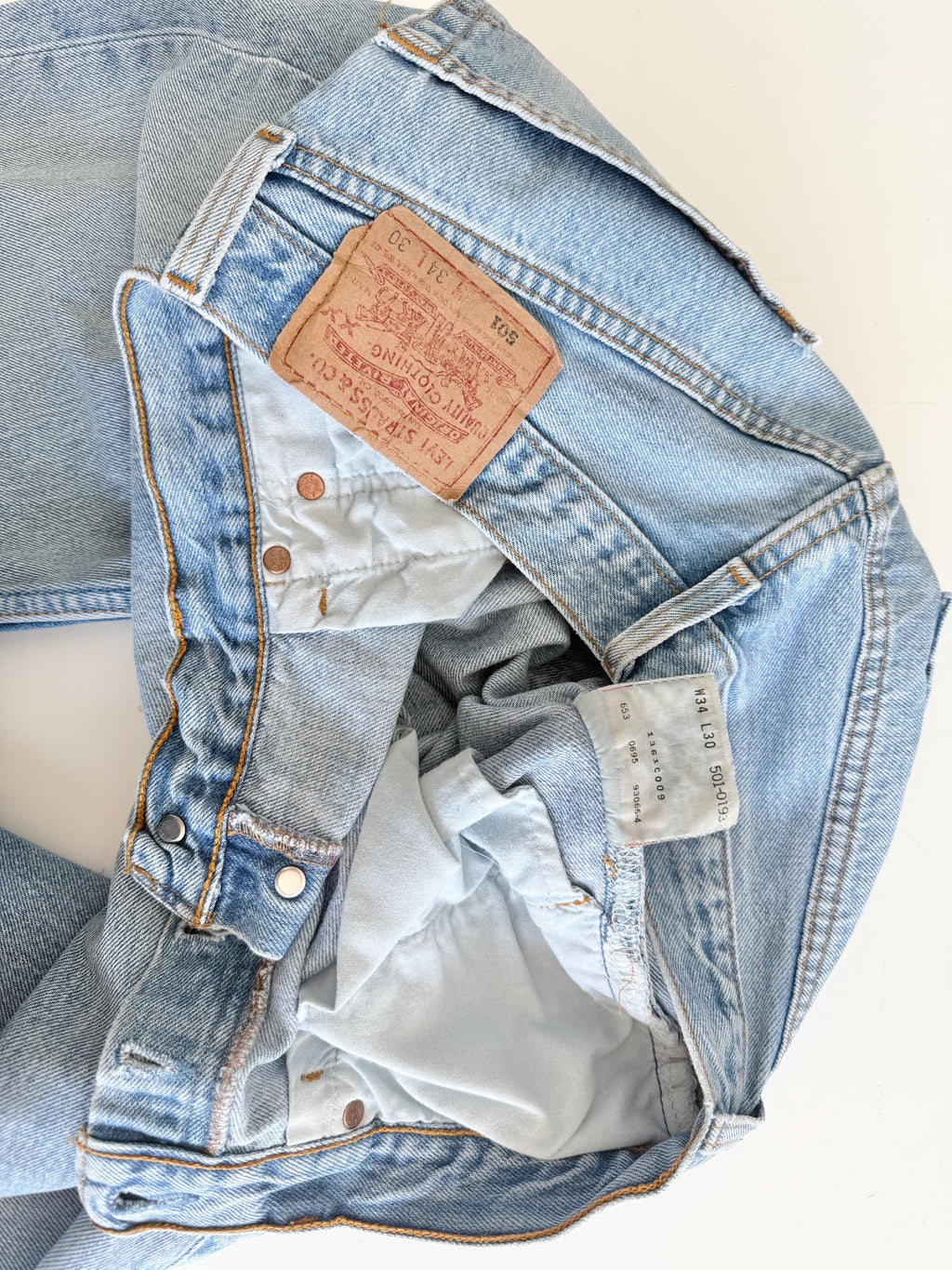 W31 L30 Levis 501 vintage 31” measured waist faded blue 90s made in USA hol