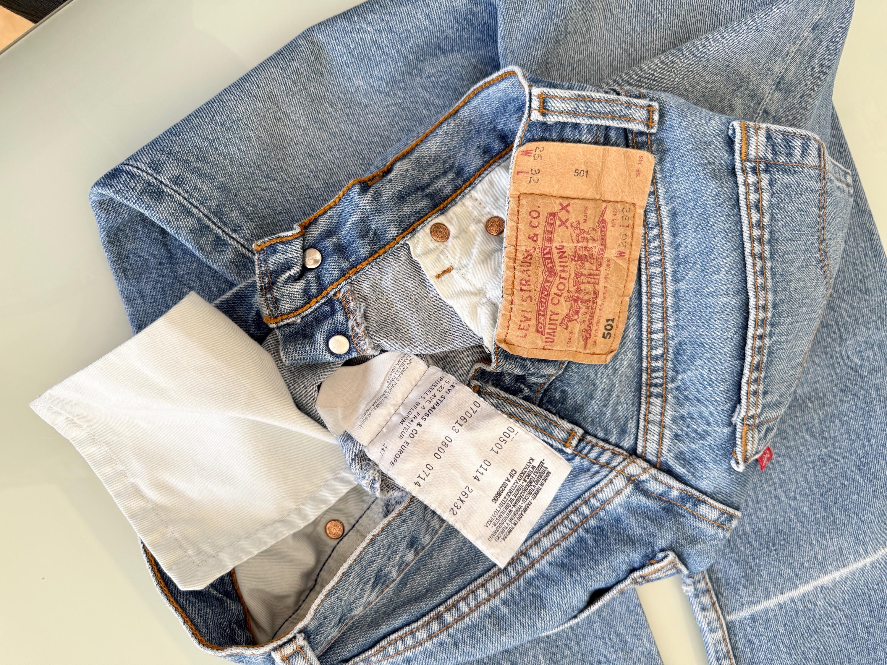 w25 L31 Levis 501 24-25” waist vintage medium blue faded blue 501s  straight leg jeans