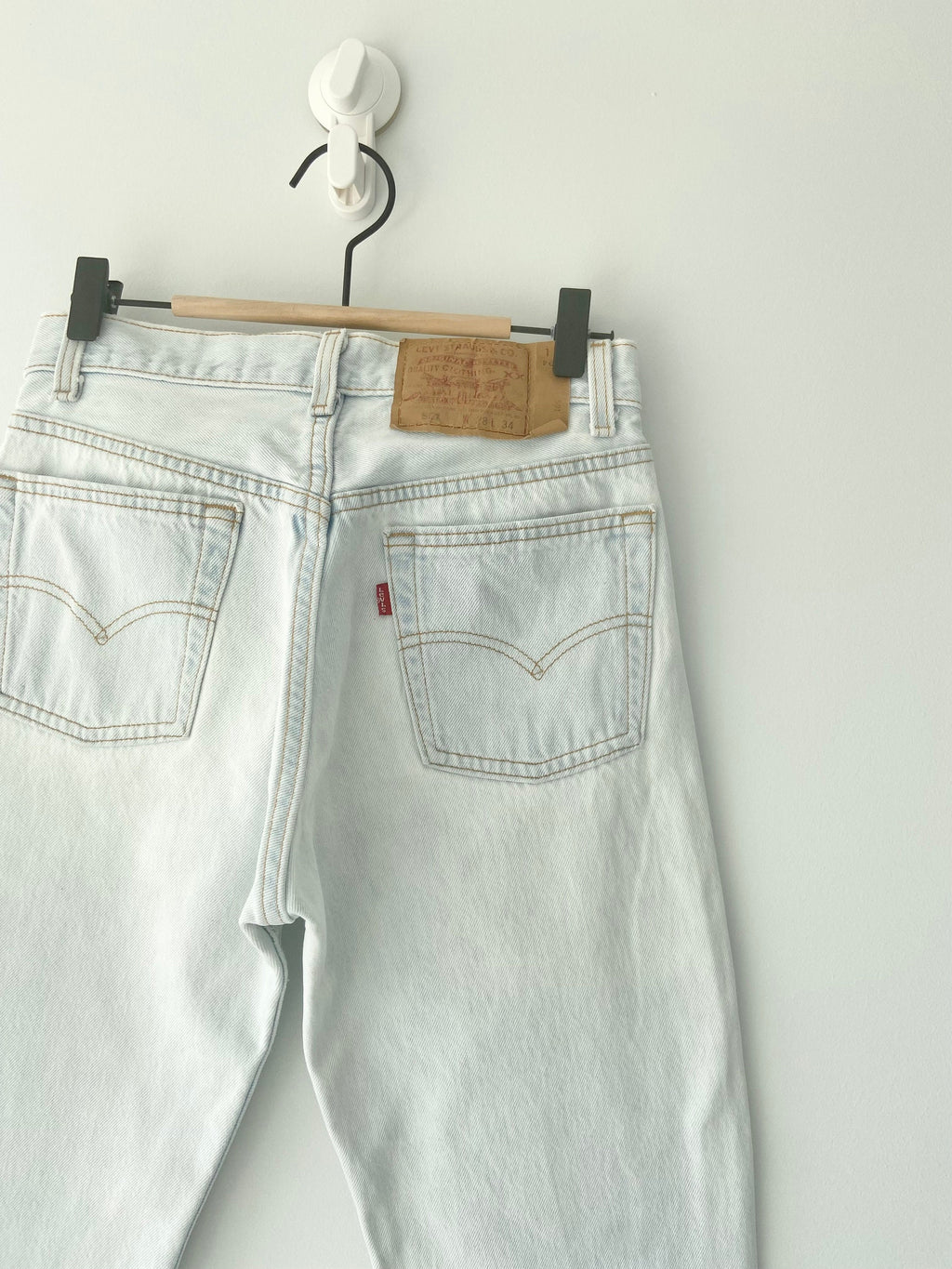 Vintage Levi’s 501 jeans w26 L27  made in USA  1995 light blue faded vintage 501 jeans