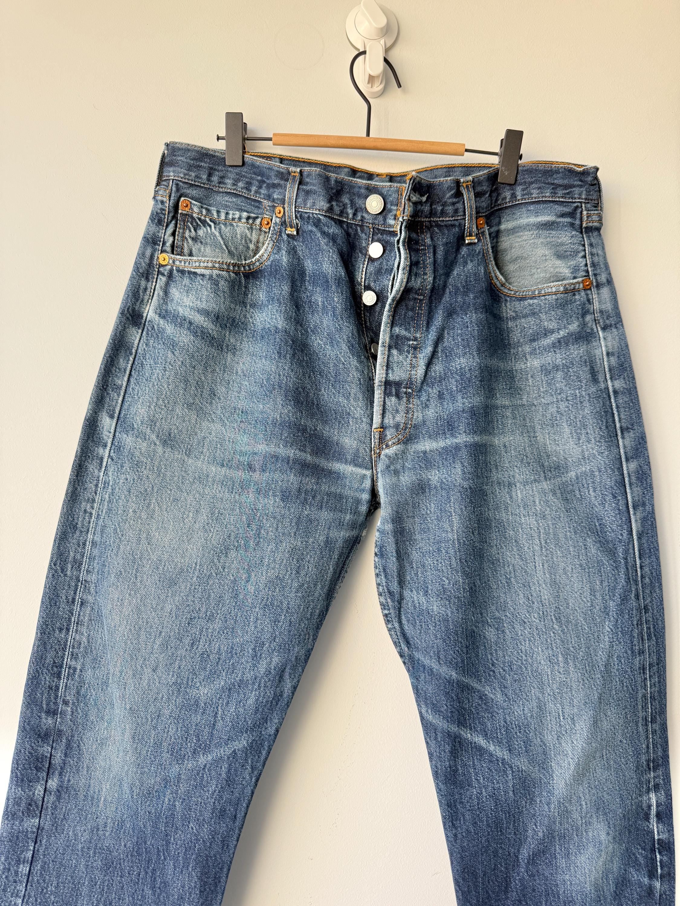 W34 L27 vintage Levis 501 27-28” measured medium blue made in 90s