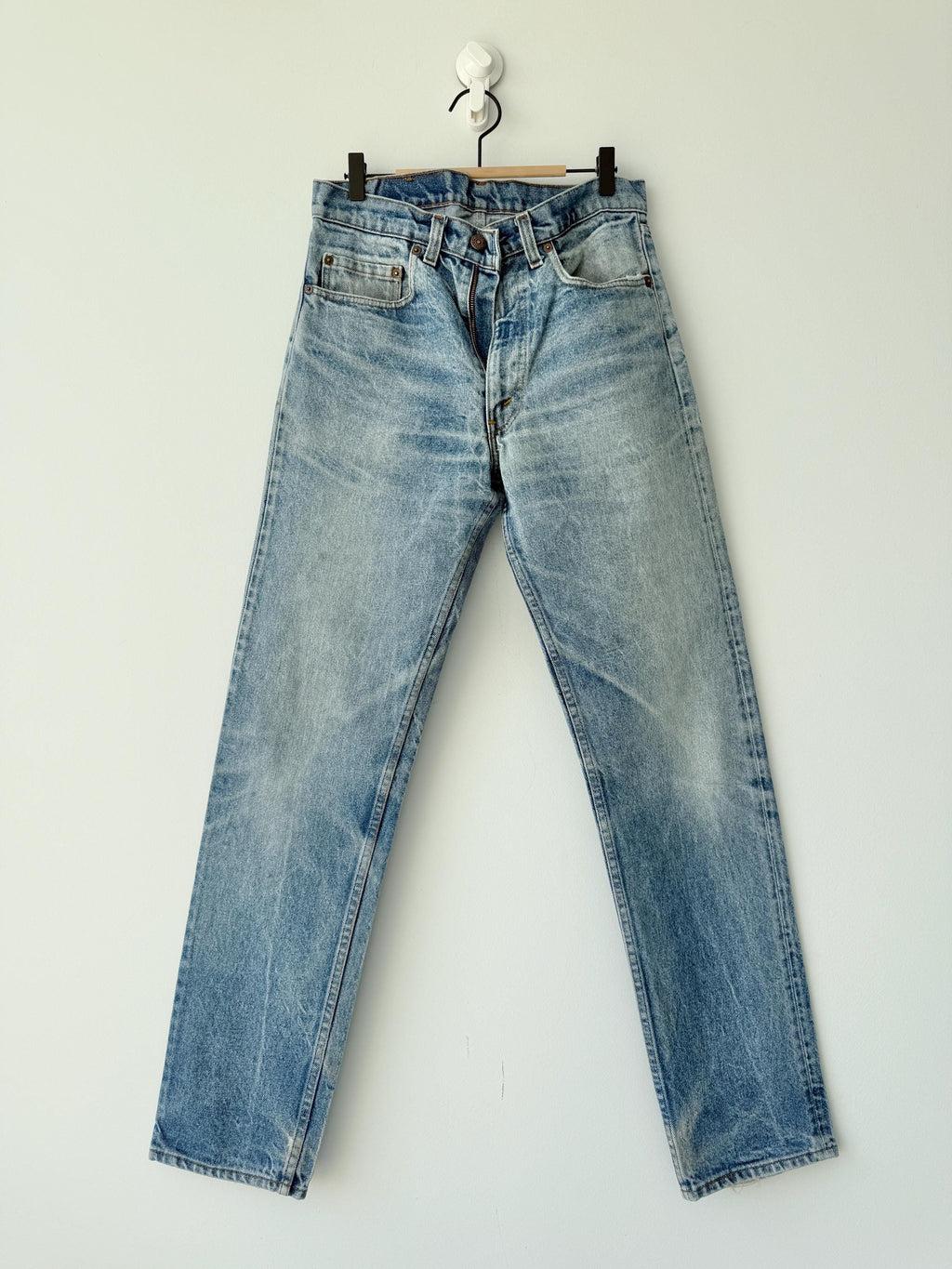 Held ***w31 L33 Levis 505 vintage 30-31” waist medium blue 505s made in USA 80s straight leg jeans