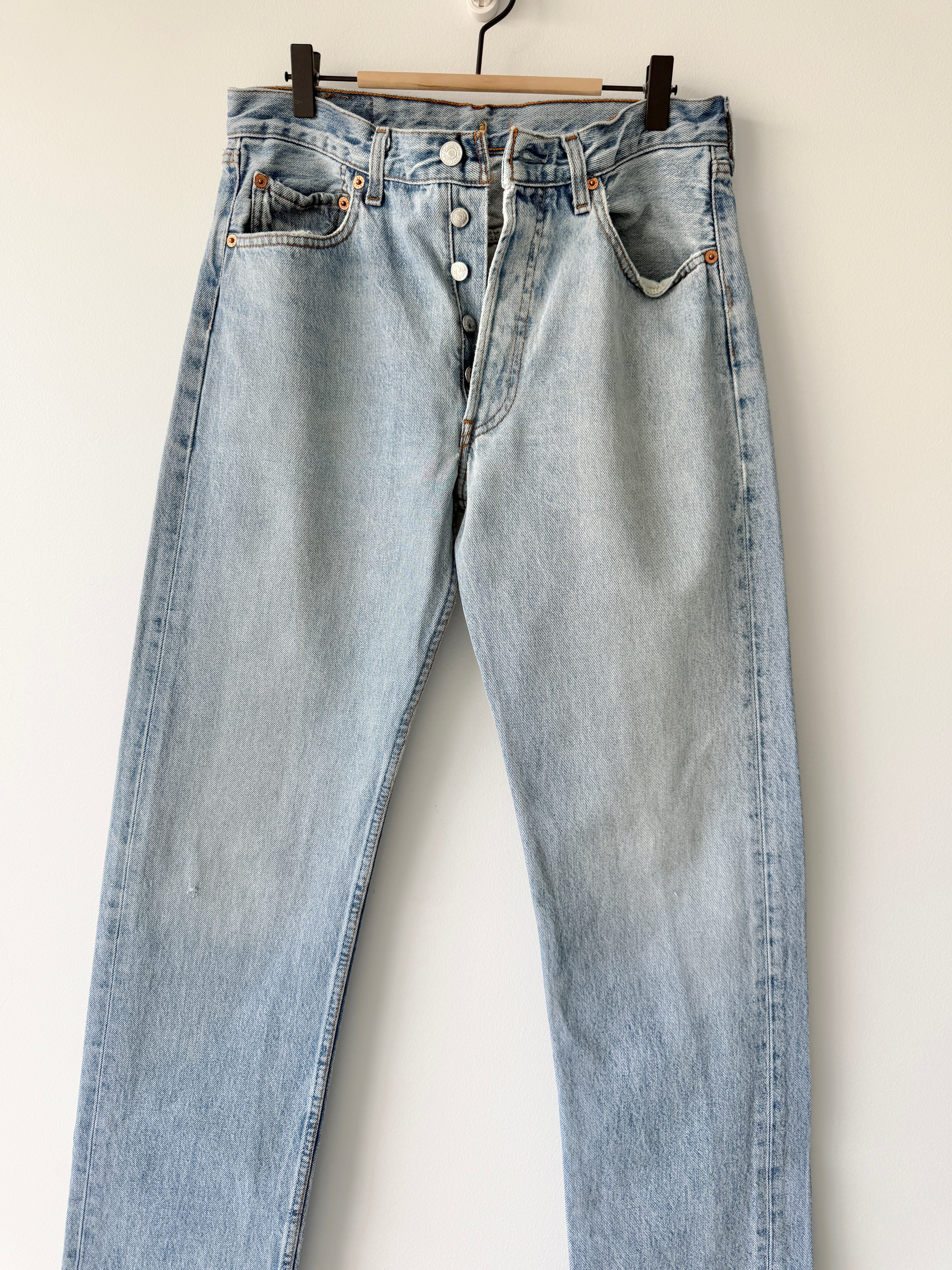 W29 L35 vintage Levis 501 28-29” measured light blue faded 90s denim Levi’s 501s