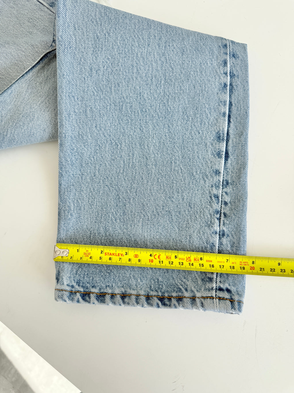 W27 L29 vintage Levis 501 27” measured waist light blue 501s 90s USA student fit denim