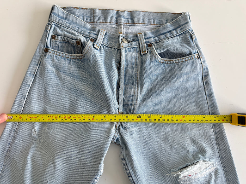 W26 L31 vintage Levis 501 25-26” measured light faded blue 70s/80’s levi’s 501s made in USA