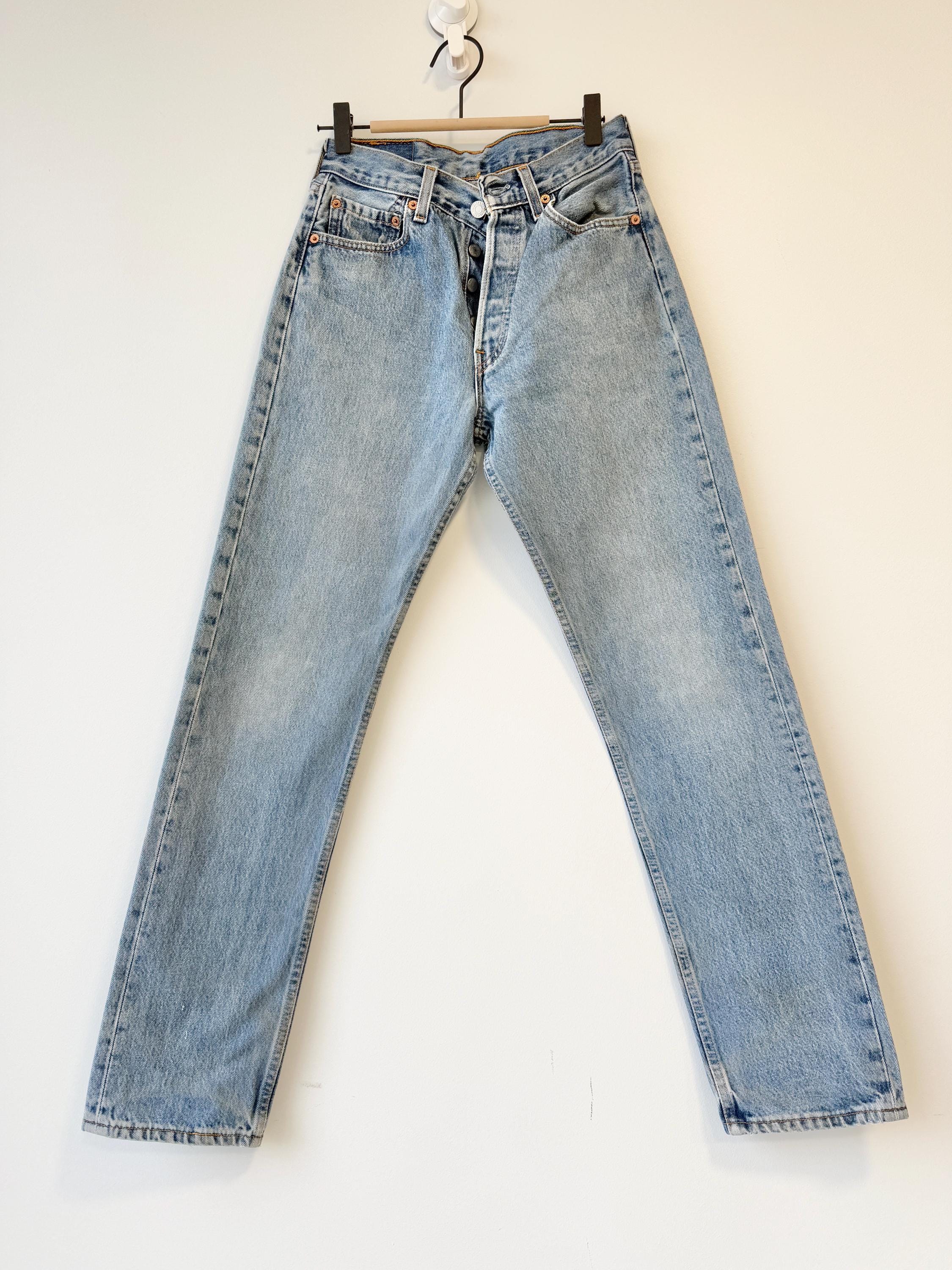 Levis 501 vintage w26 L31 medium faded blue 501s made in USA “for women” straight leg jeans 501 25”/26” waist (januk code)
