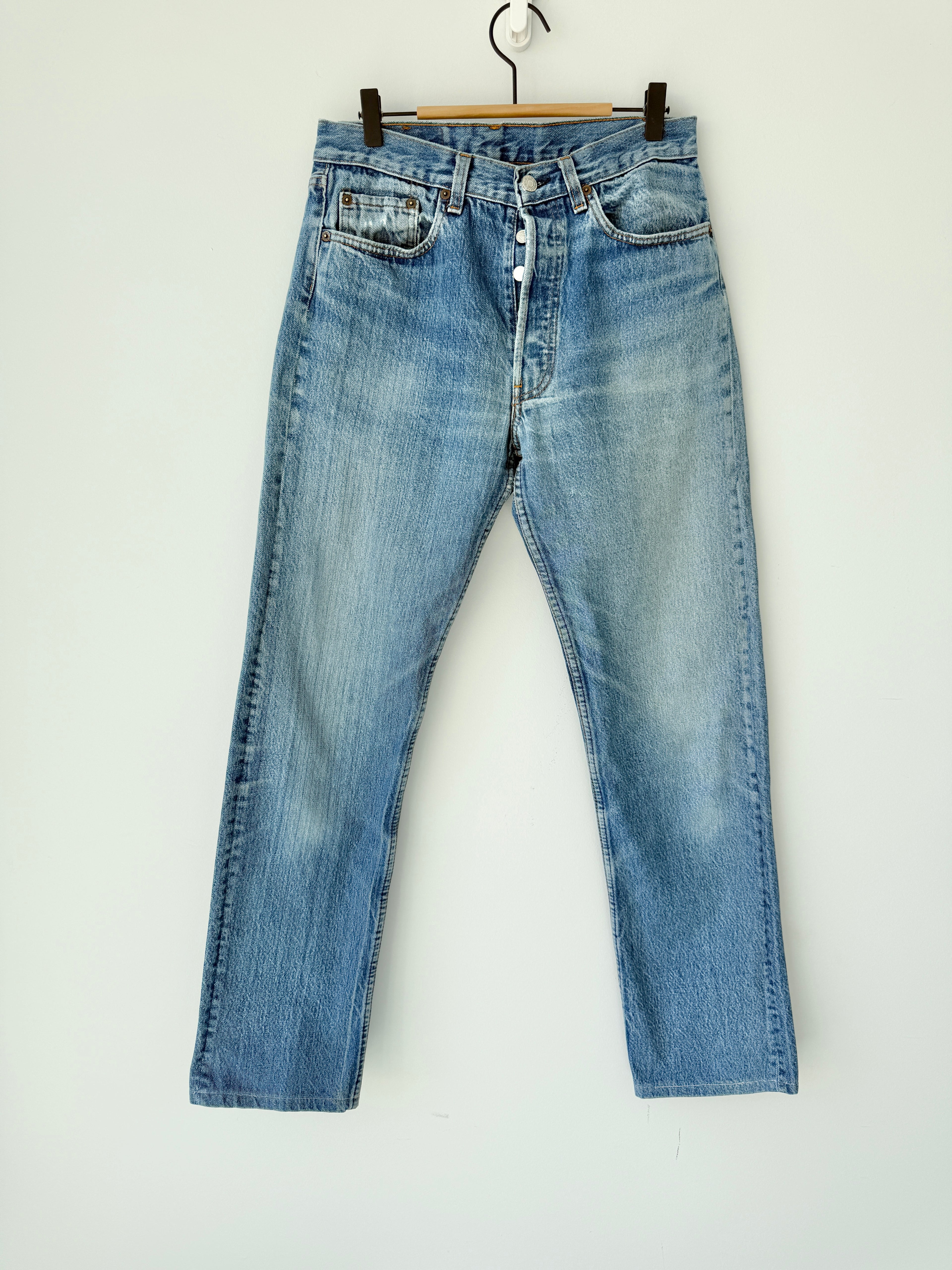 W29 L31 vintage Levis 501 29” measured medium faded blue denim Levi’s 501s USA