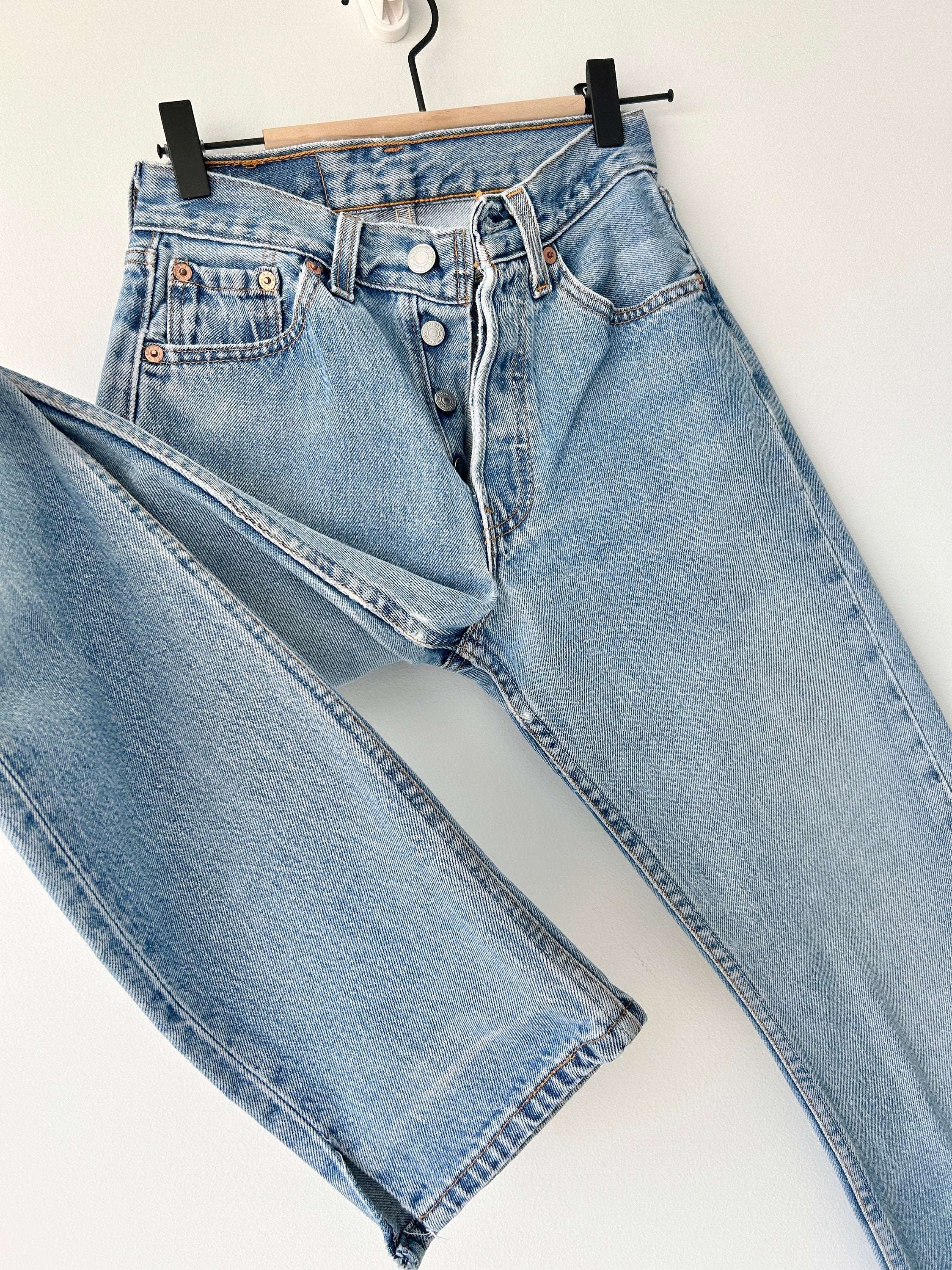 Levis 501 vintage w23 L31 Levi’s medium faded blue made in USA 90s straight leg 501 vintage Levi’s 501 for women