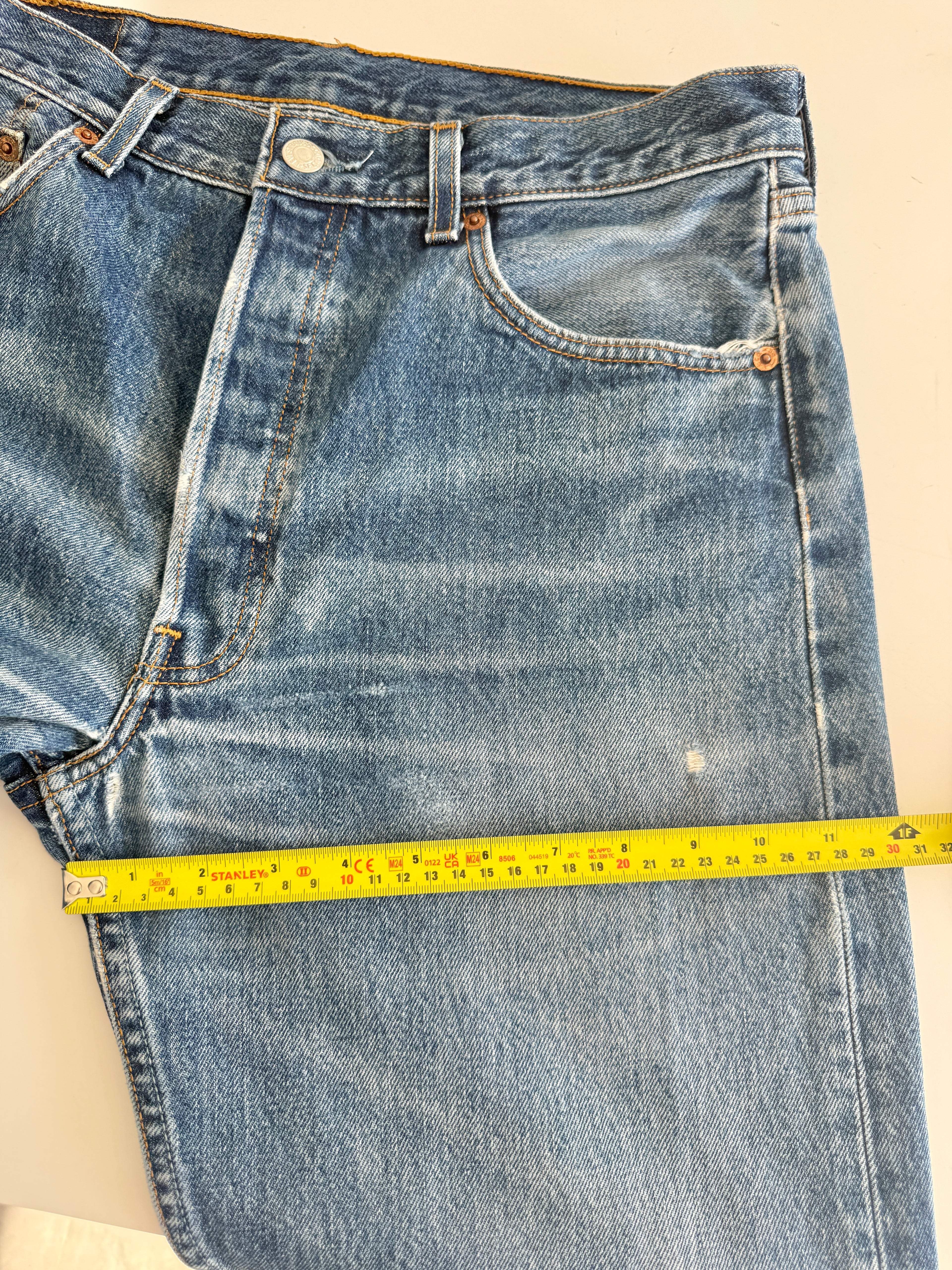 W31 L31 vintage Levis 501 31” measured waist dark blue whiskers Y2K 501s