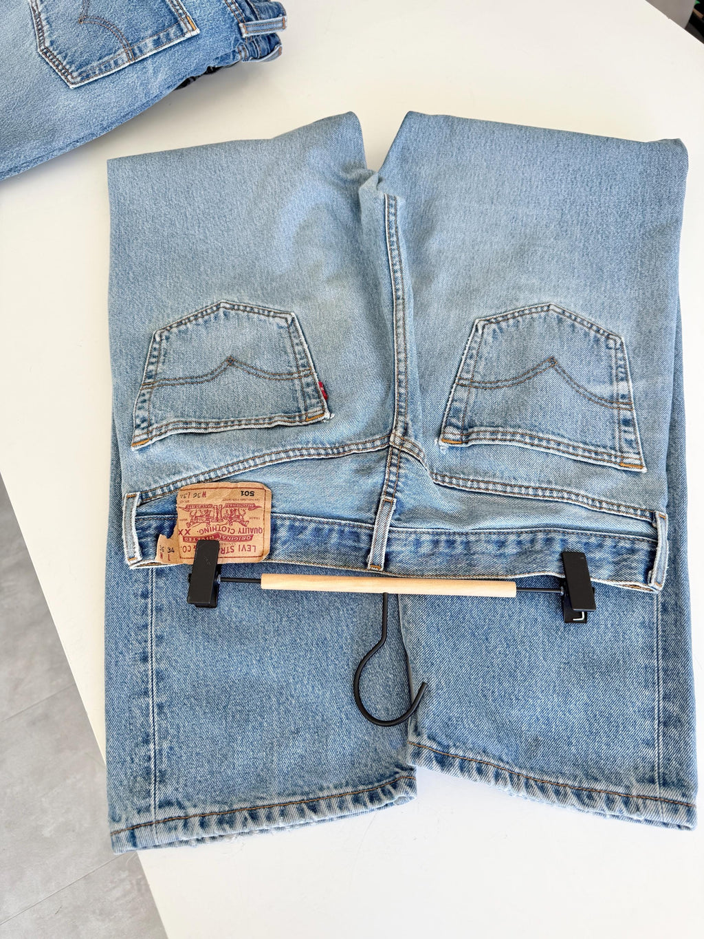 W33 L33 vintage Levis 501 33” measured waist medium faded blue denim made in Y2K