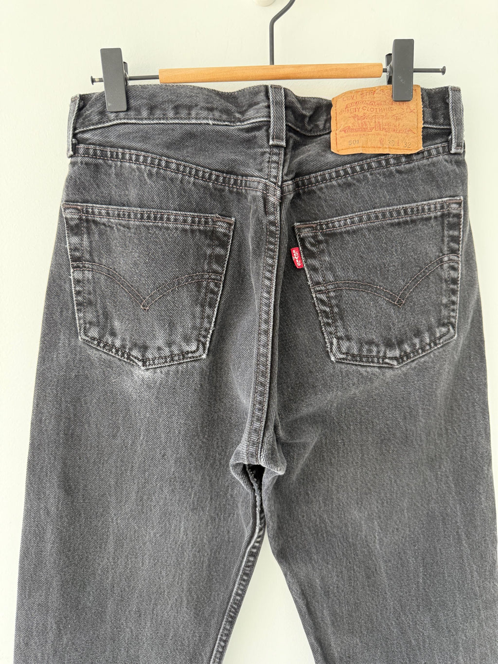 W28 L30 Levis 501 vintage 28” measured waist black made in 90s