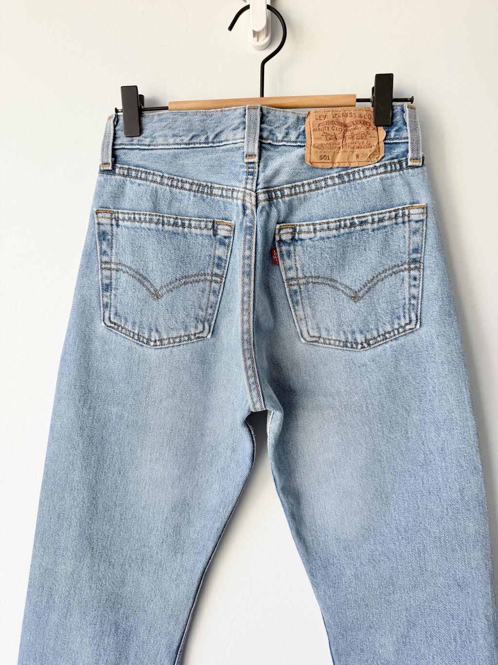 W25 L31 vintage Levis 501 24-25” measured light blue made in 90s USA (iuk)