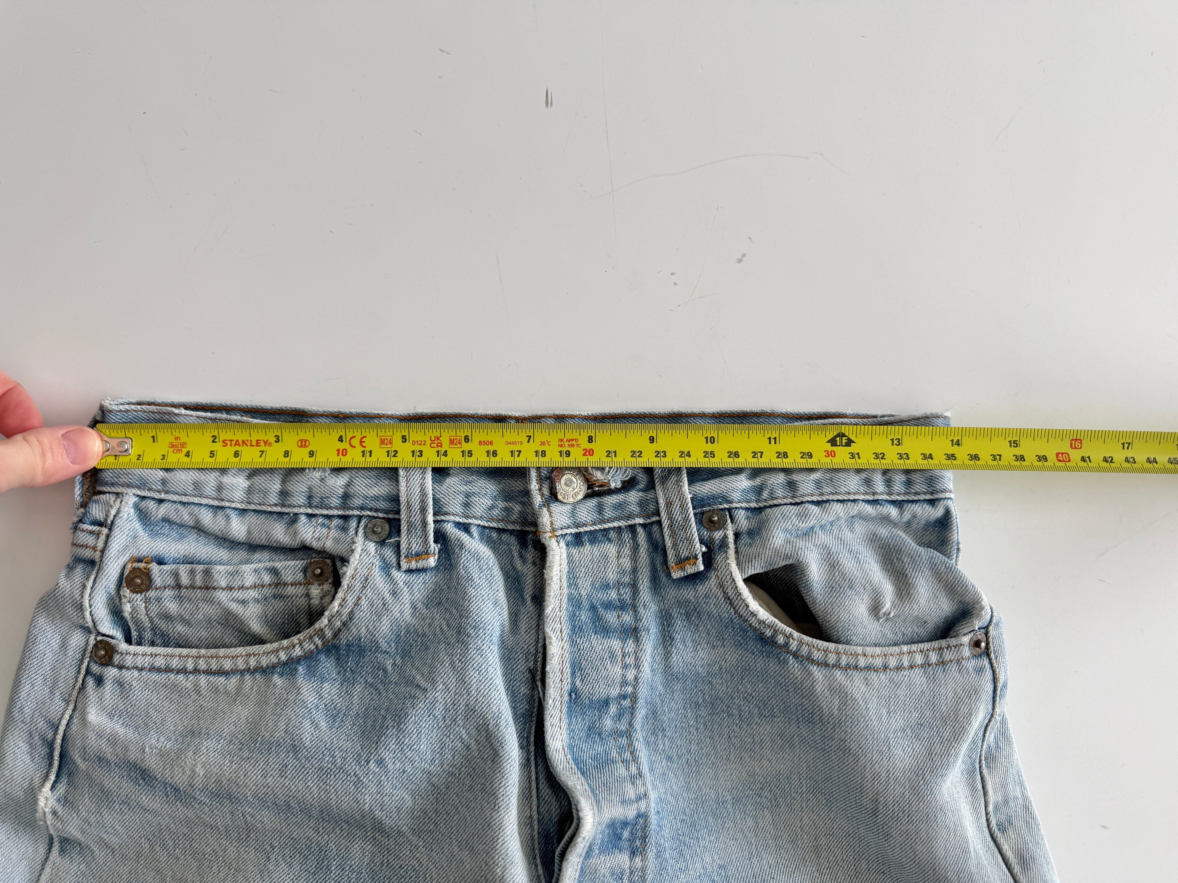 Selvedge W27 L30 vintage Levis 501 26/27” measured light blue faded 80s USA Levi’s 501s