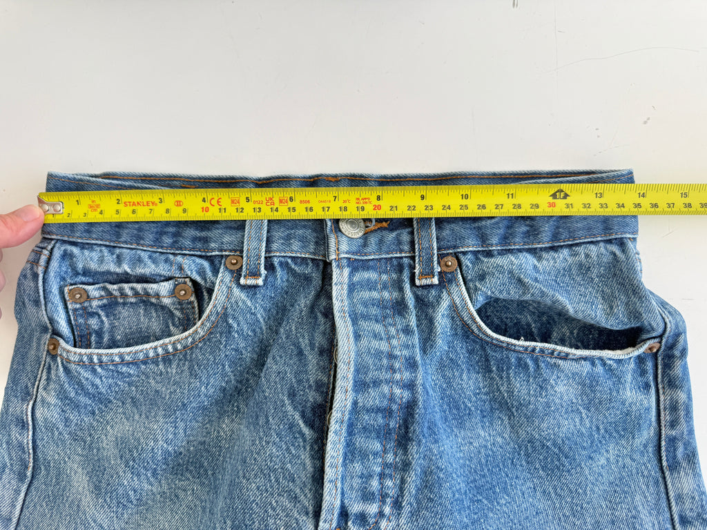 W27 L27 vintage Levis 501 26/27” measured waist dark faded blue 501s 80s