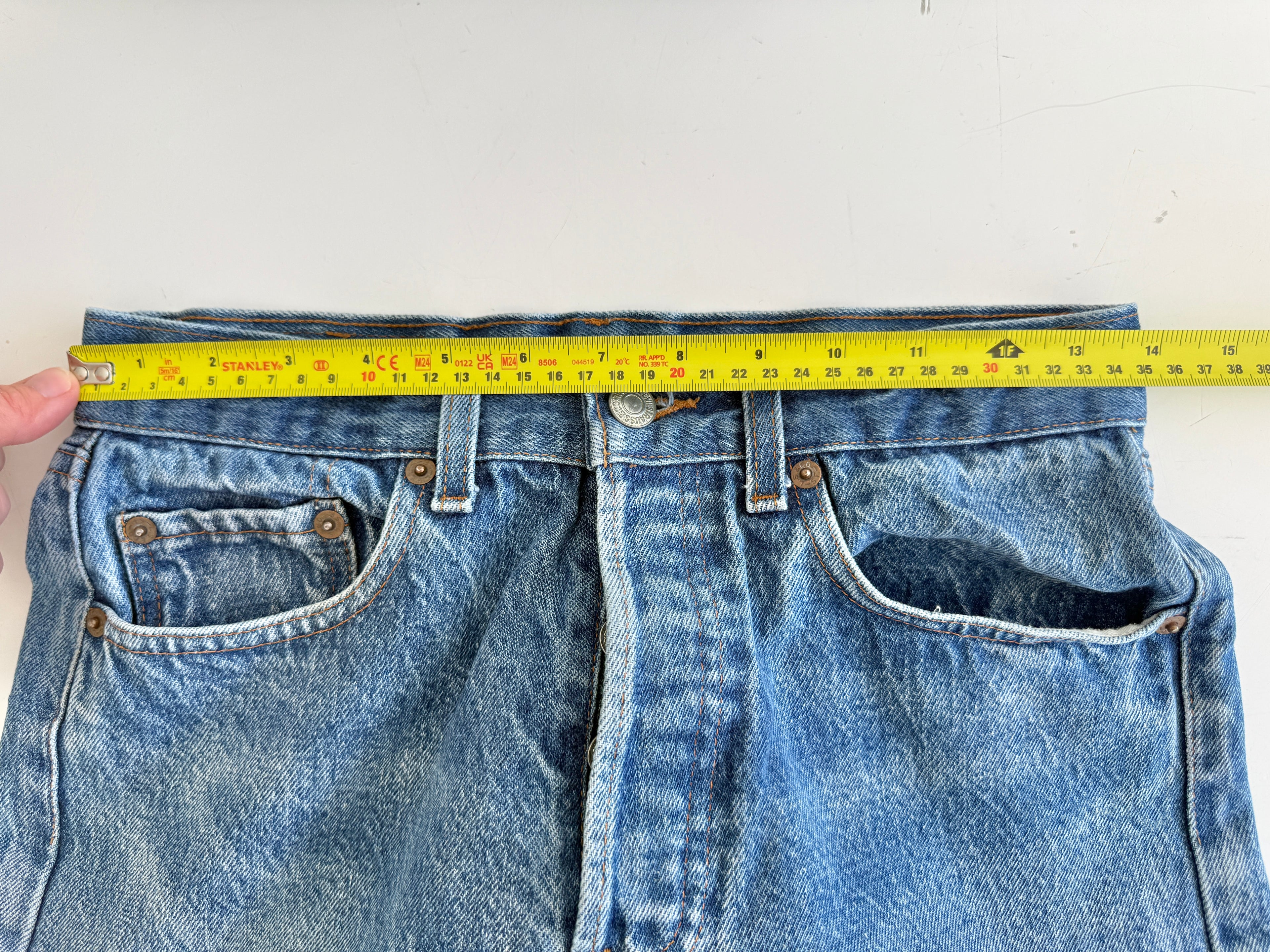W27 L27 vintage Levis 501 26/27” measured waist dark faded blue 501s 80s