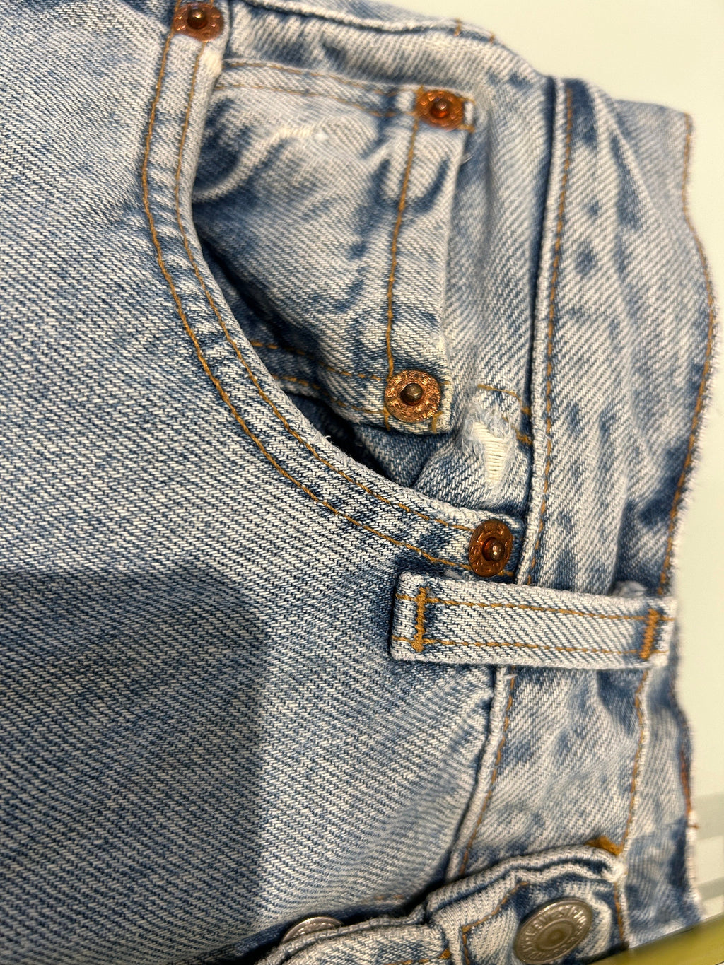 Levis 501 jeans w25 L29 light blue 90s levis faded Stonewash light blue denim 501 vintage Levi’s faded blue denim 501 vintage