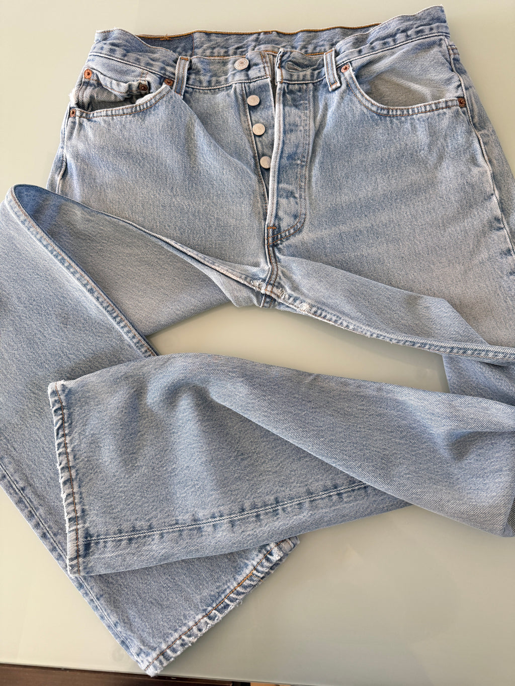 W31 L31 vintage Levis 501 30/31” measured lighter blue 90s USA Levi’s 501s