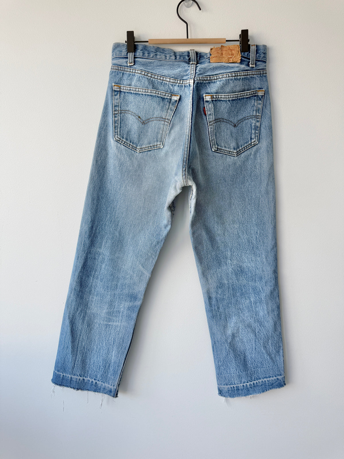 W31 L29 vintage Levis 501 medium blue 30/31” measured waist 501s 80s USA