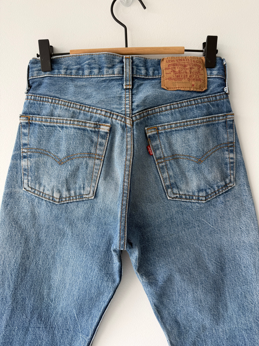 W25 L29 vintage Levis 501 25” measured waist dark blue faded 80s 501s  USA