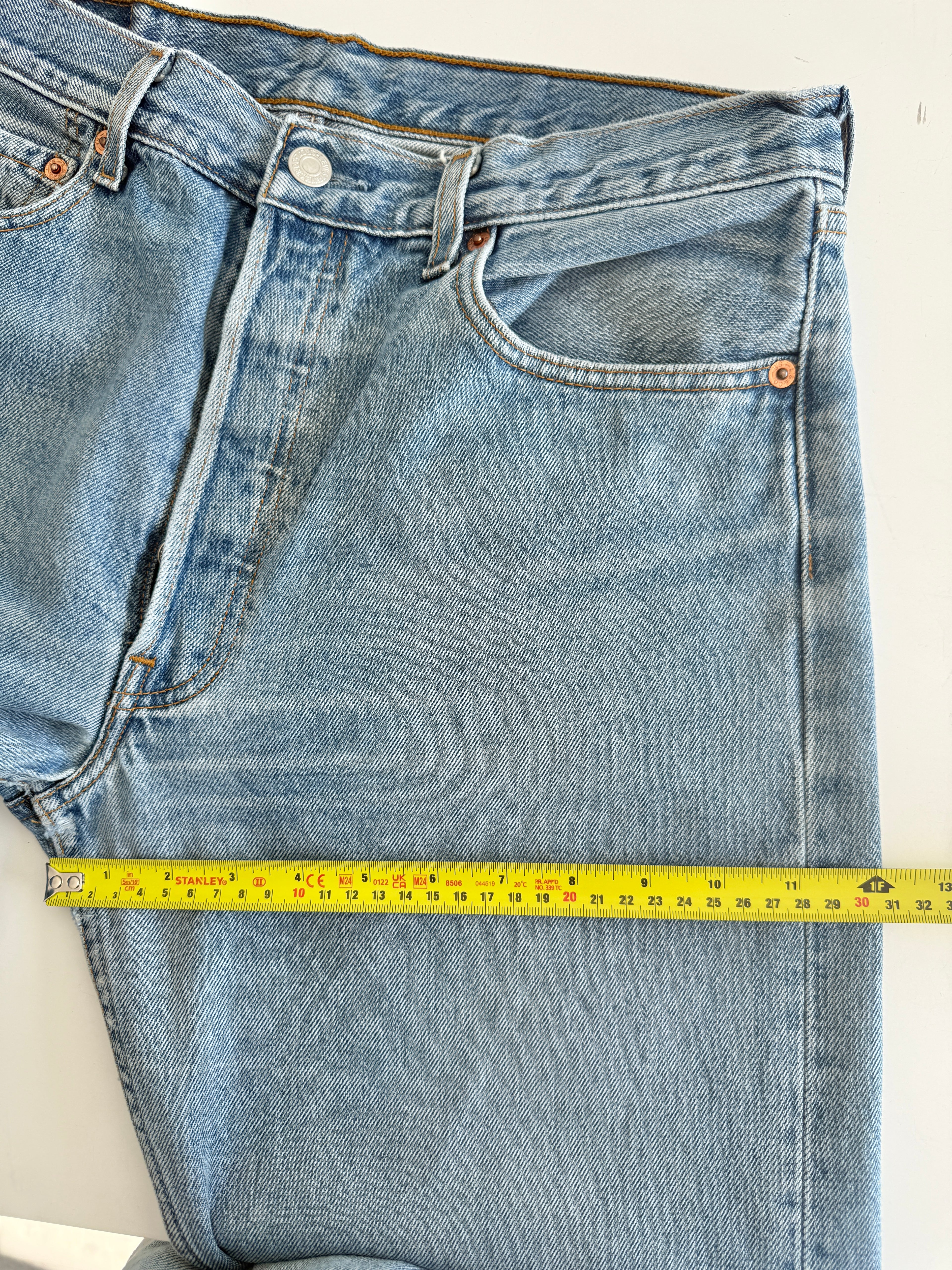 W31 L29 vintage Levis 501 30/31” measured waist medium faded blue wallet mark Y2K 501s