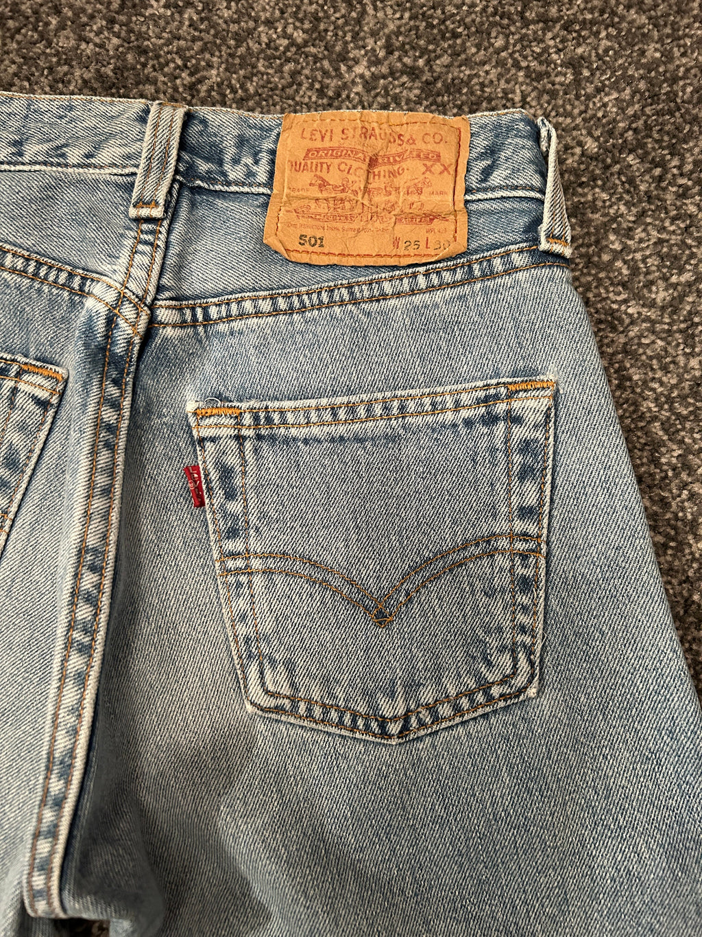 W23 L29 Levis 501 vintage light blue  stone wash faded blue made in USA 90s denim straight leg 501 vintage Levi’s