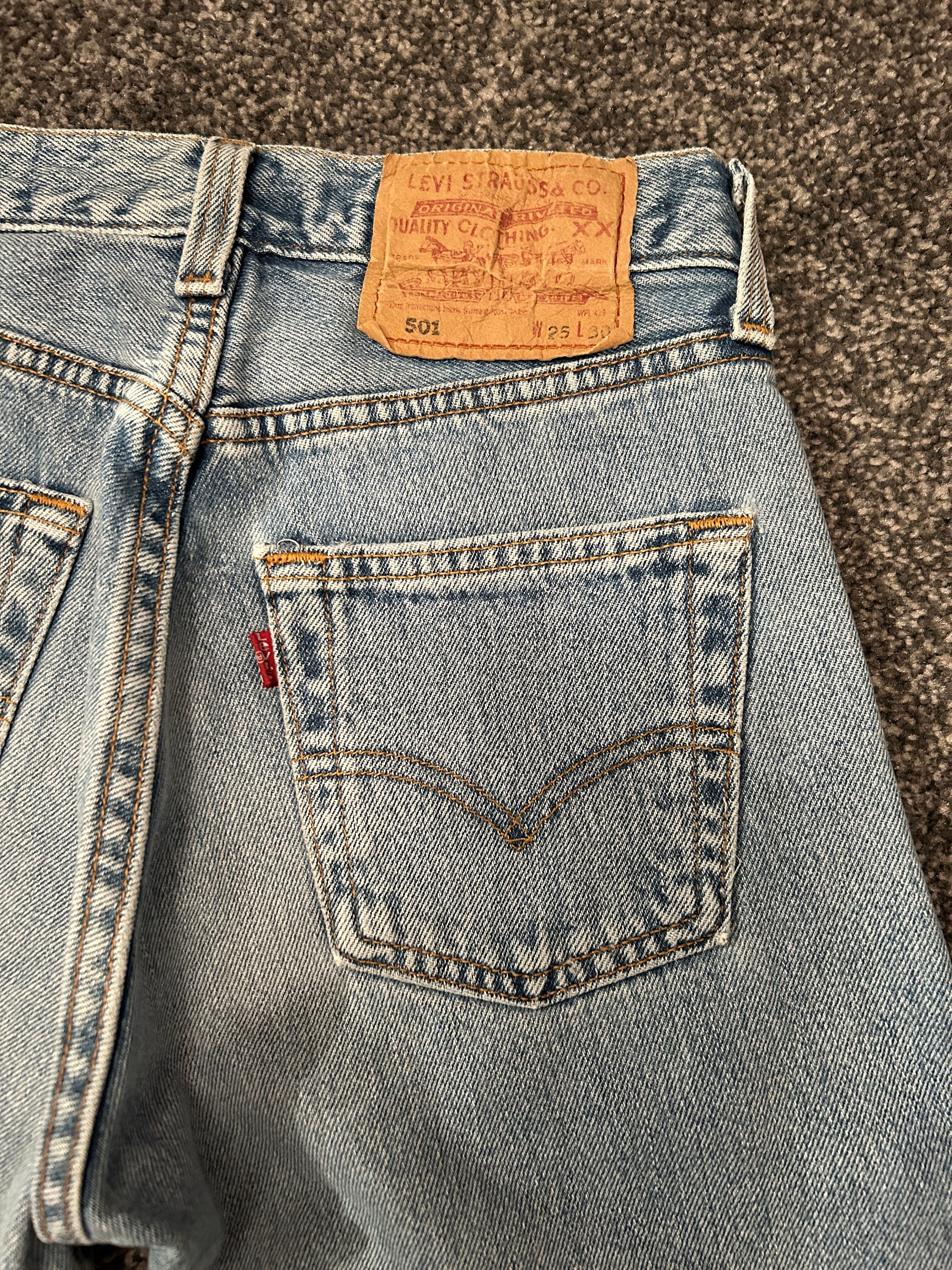 W23 L29 Levis 501 vintage light blue  stone wash faded blue made in USA 90s denim straight leg 501 vintage Levi’s
