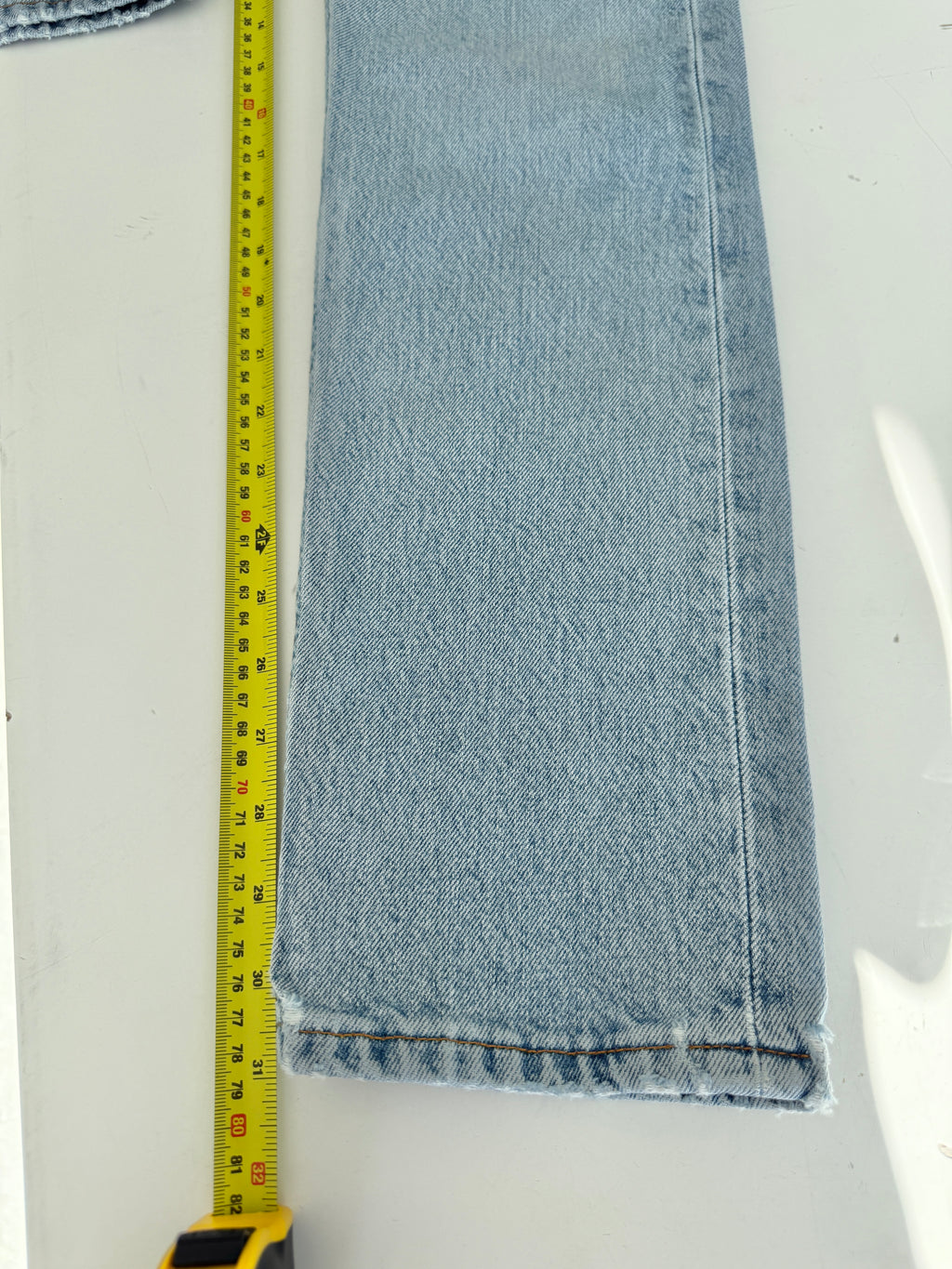 W25 L31 vintage Levis 501 24/25” measured waist light blue 90s 501s