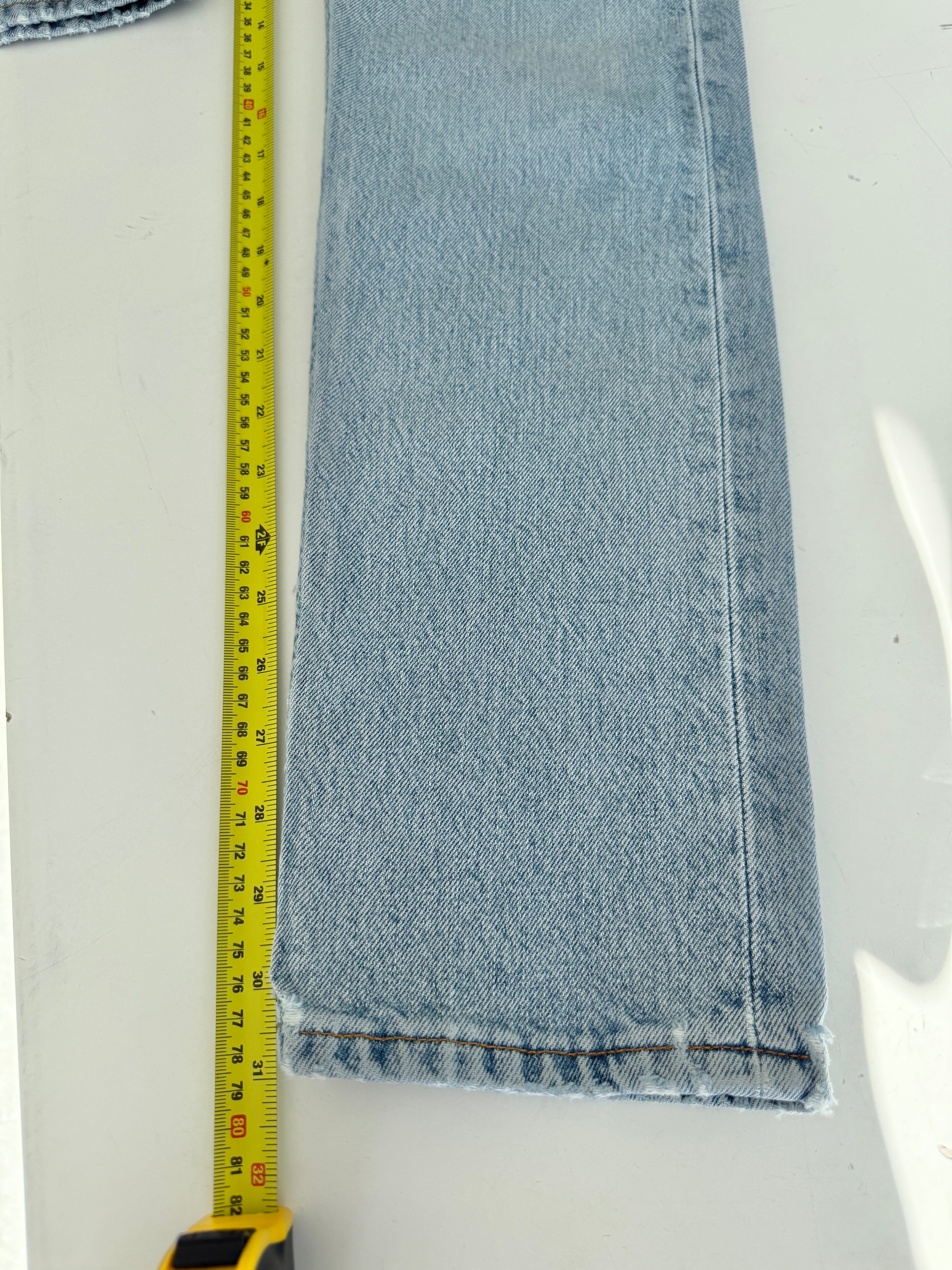 W25 L31 vintage Levis 501 24/25” measured waist light blue 90s 501s