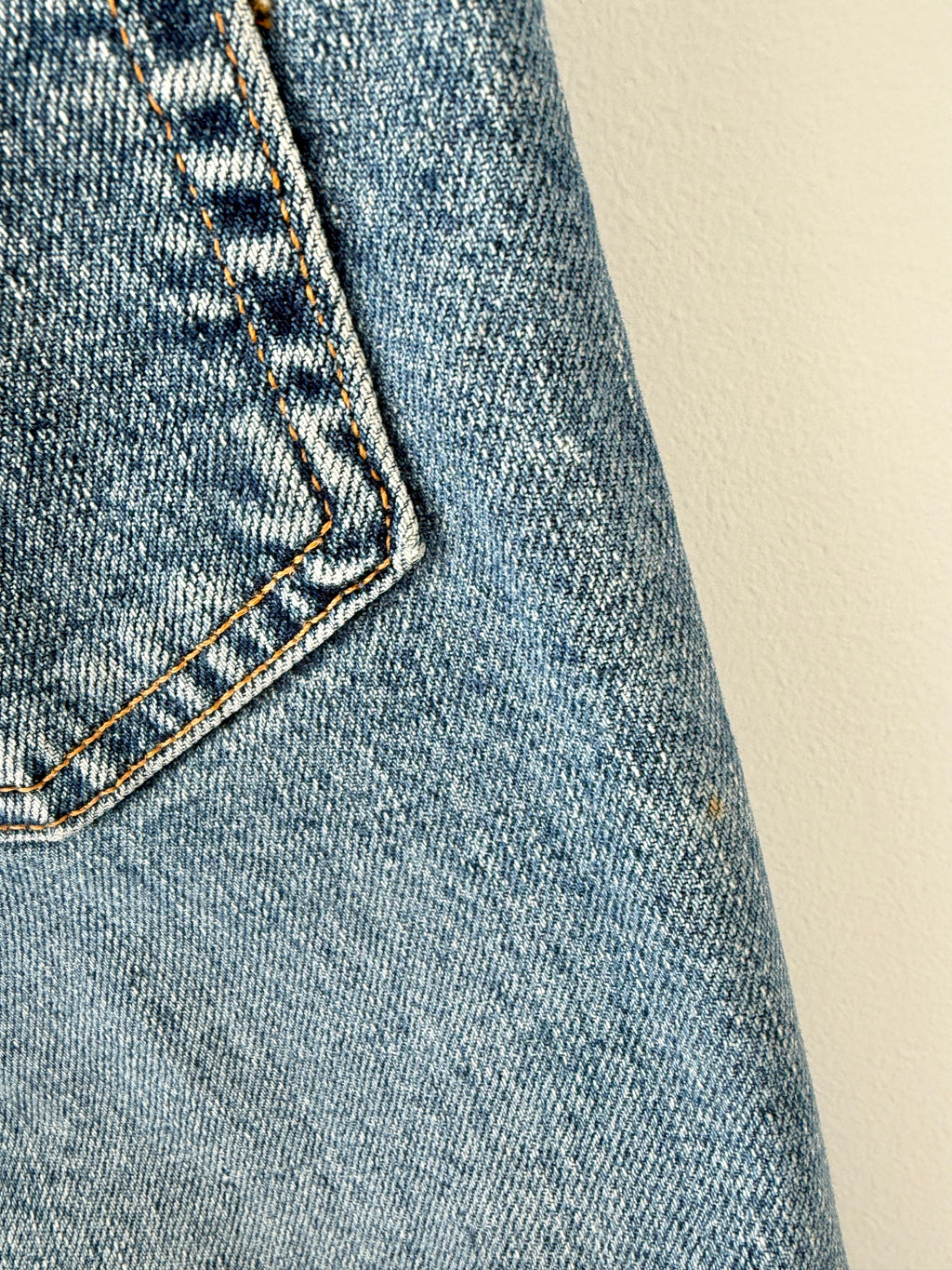 W27 L32 vintage Levis 517 27” measured medium blue faded denim Y2K 517 (not 100% cotton denim) 2% Lycra