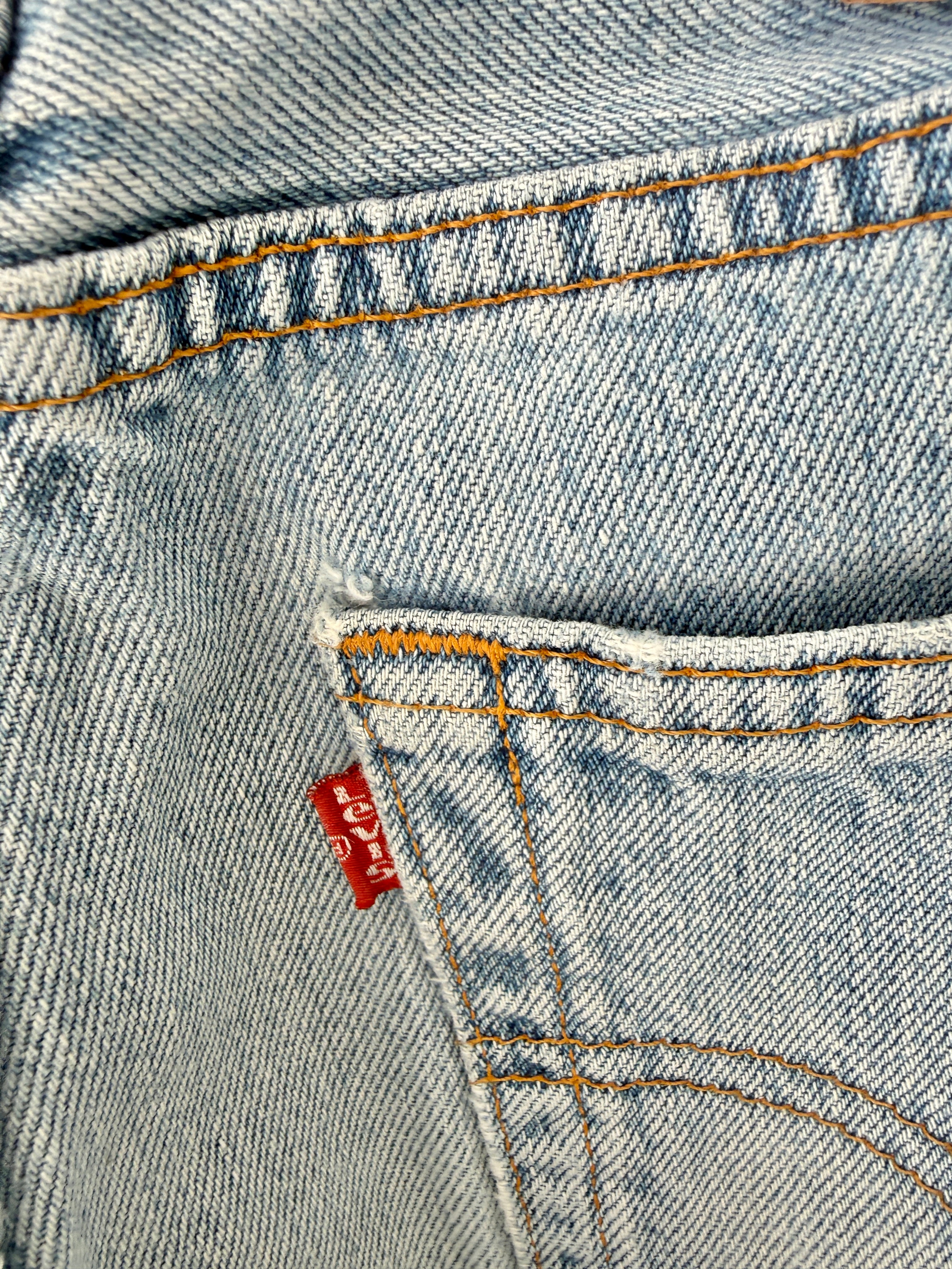 Soft W27 L31 vintage Levis 501 26/27” measured waist light blue 501s made in 90s USA