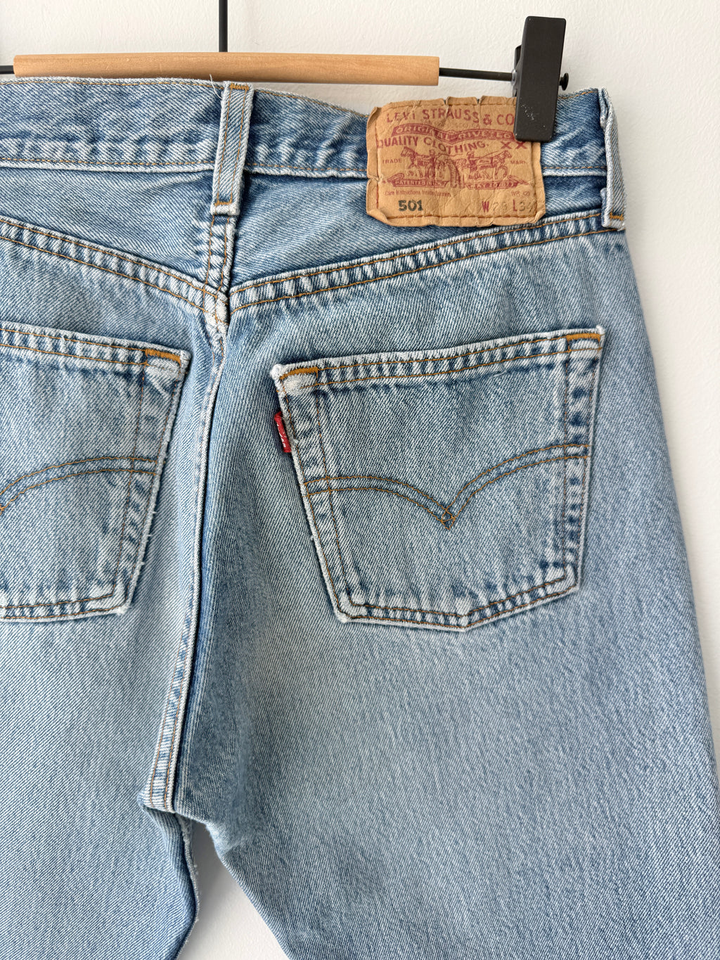 W26 L33 vintage Levis 501 25/26” measured waist medium faded blue 501s Y2K